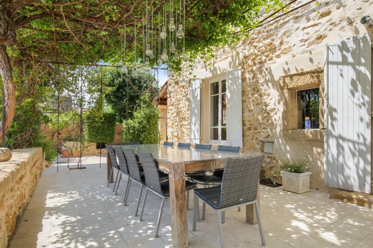 Villa de 5 chambres avec piscine privee jardin clos et wifi a Uchaux view 3
