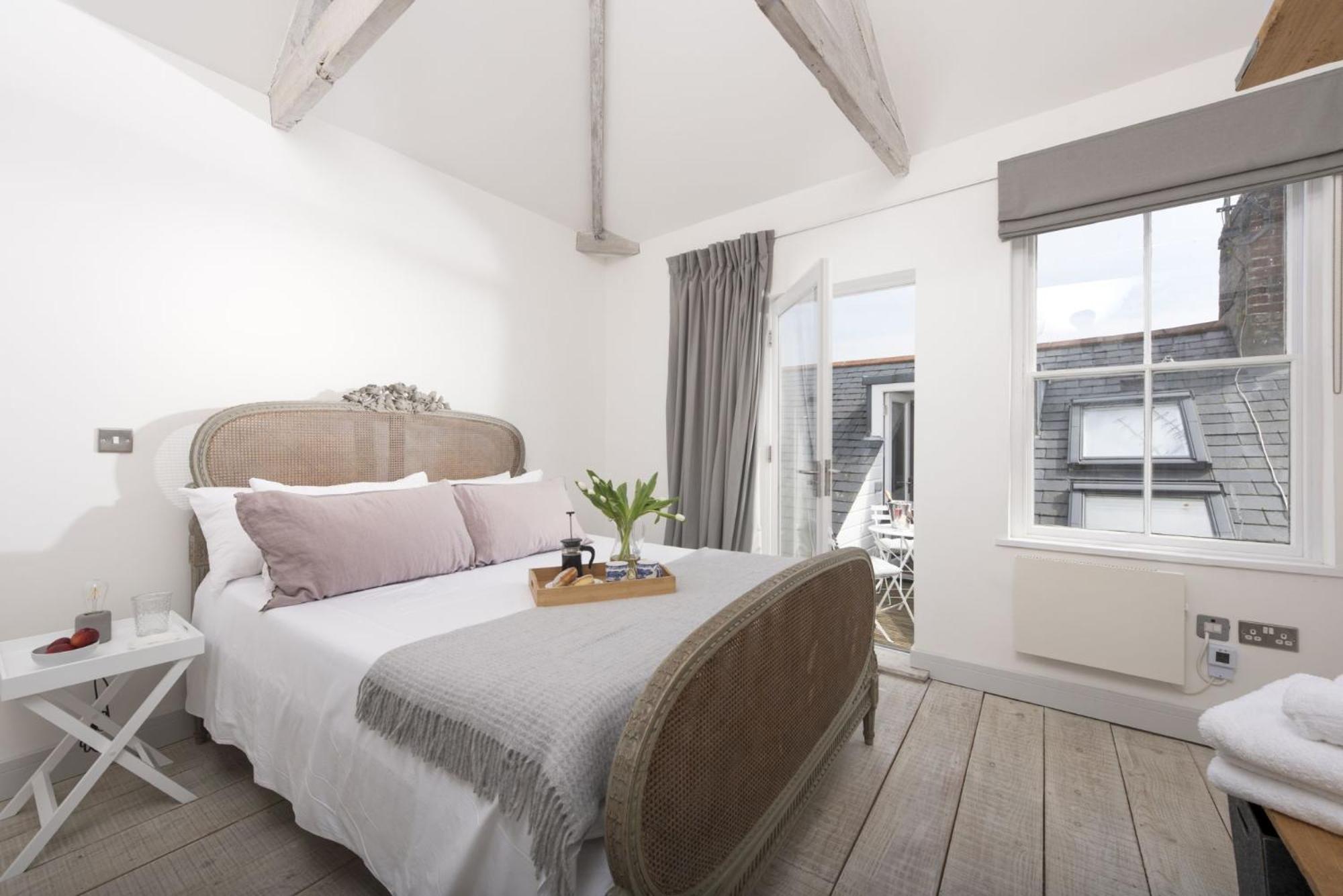 Upper Chandlers Cottage - Sea Views view 3