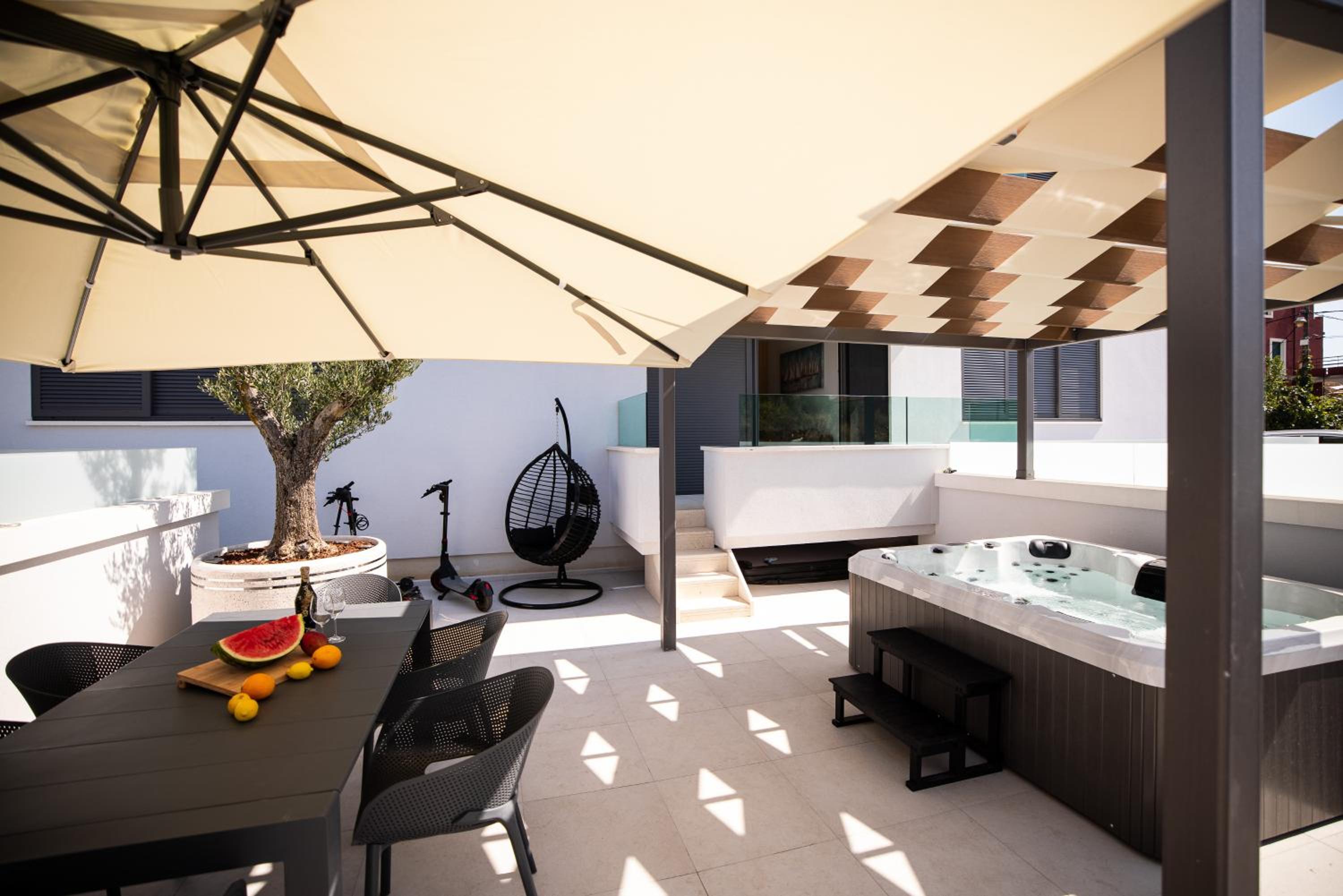 Sopic Luxury Apartment with private Whirlpool view 3