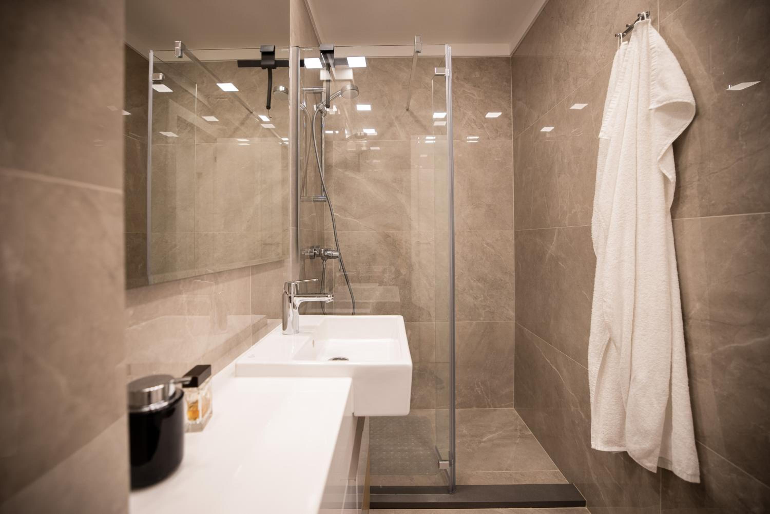 Sopic Luxury Apartment with private Whirlpool view 4