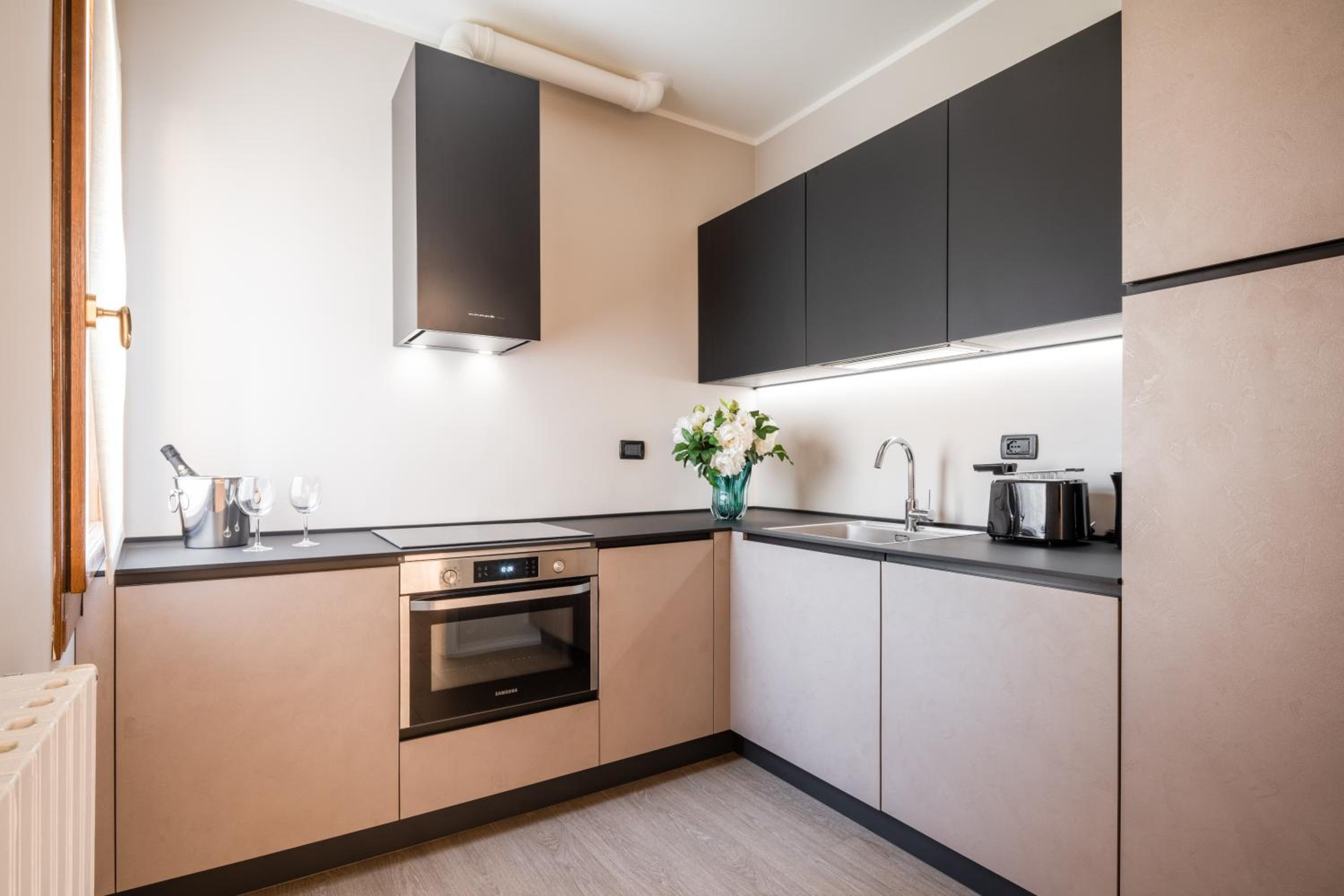 Accademia Apartments R&R