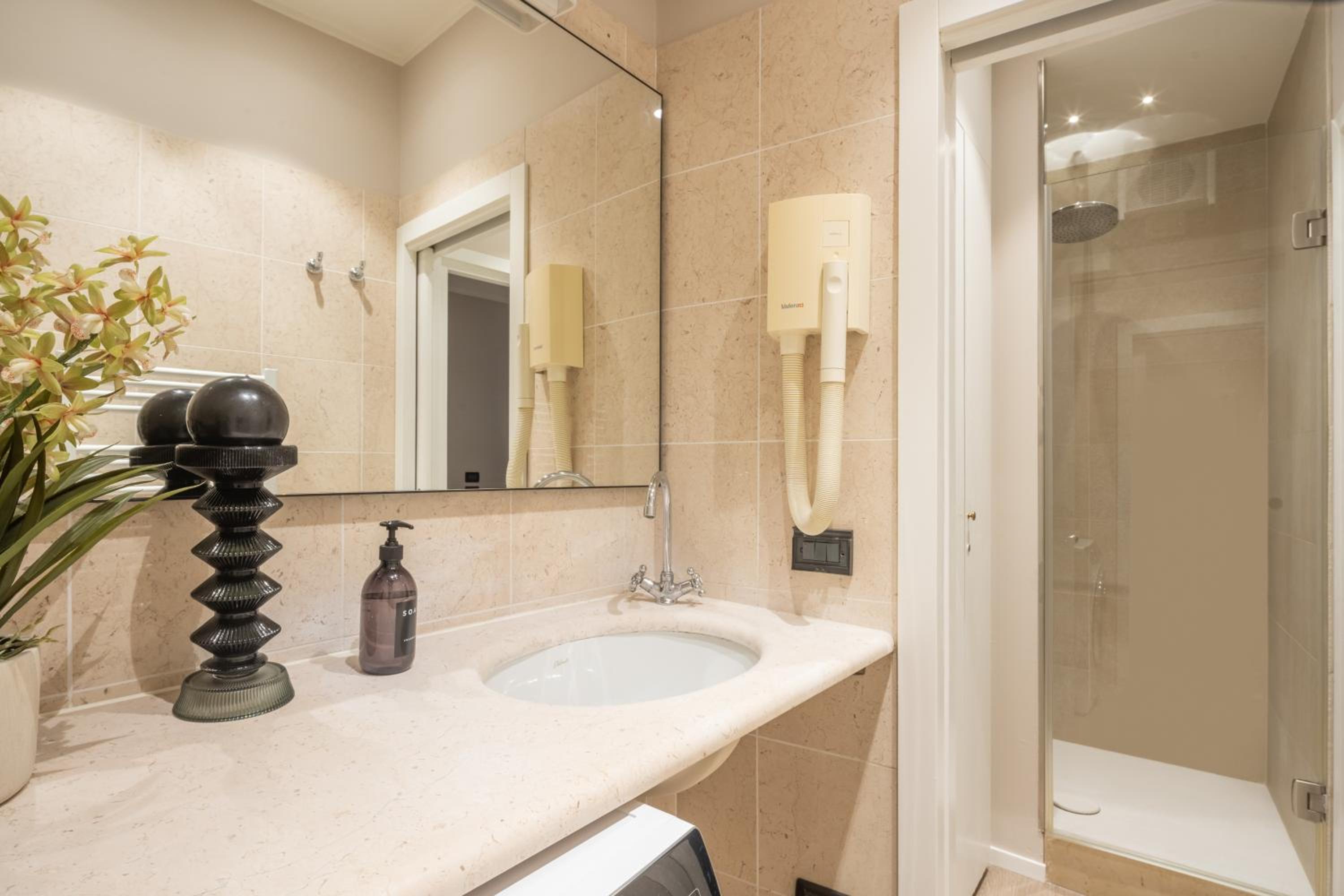 Accademia Apartments R&R