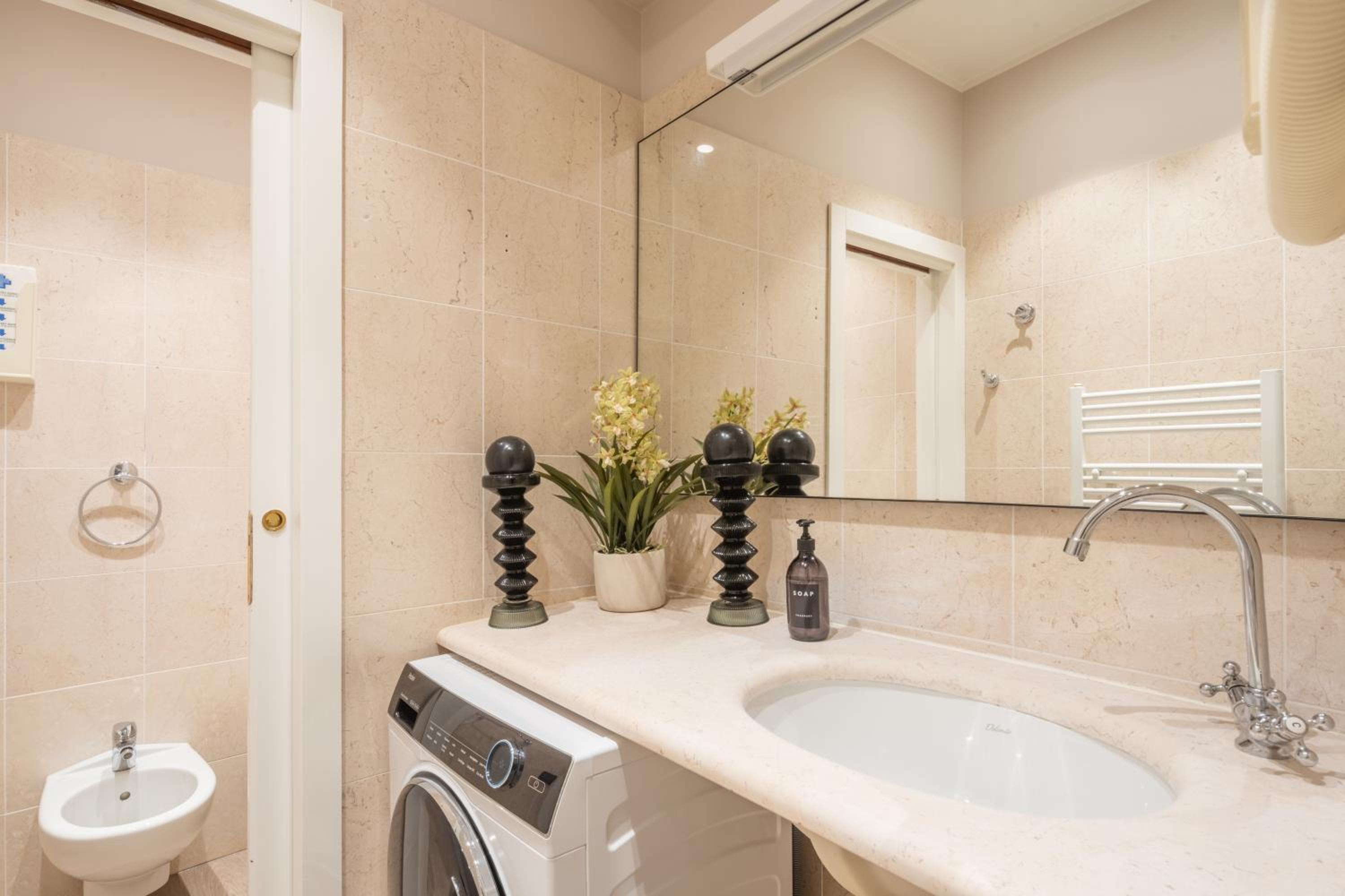Accademia Apartments R&R