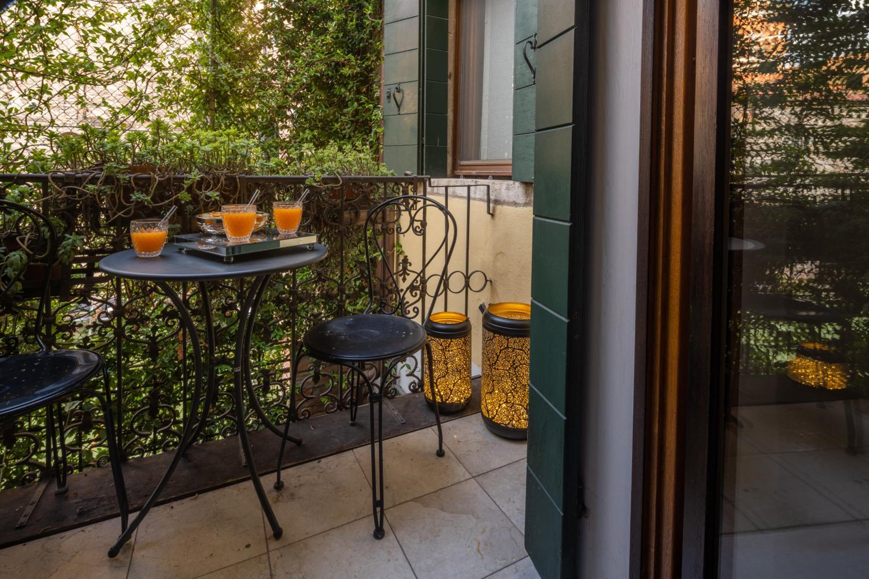 Accademia Apartments R&R