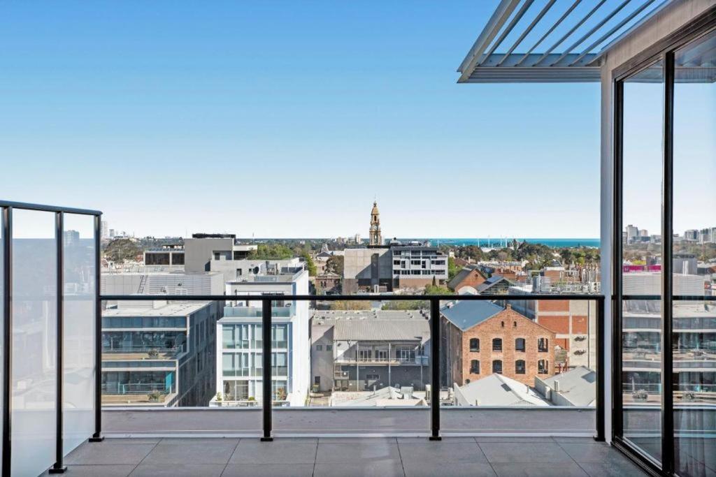 Luxury Penthouse with Astonishing Bay and City Views - Image 4