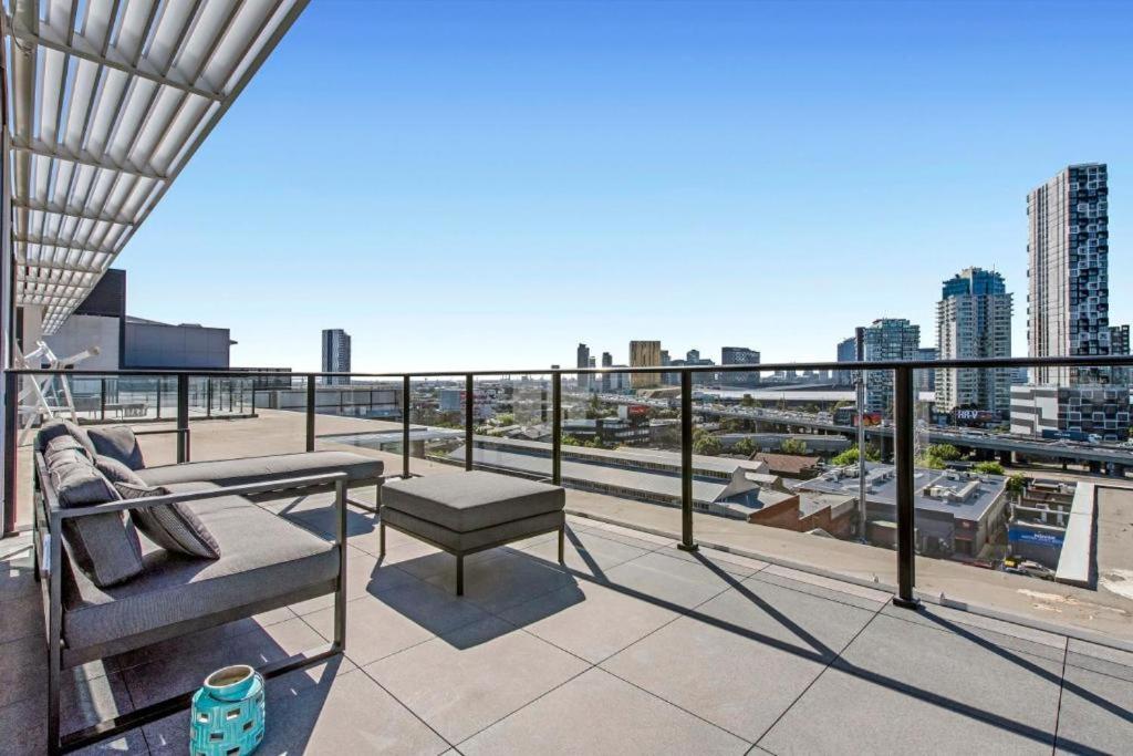 Luxury Penthouse with Astonishing Bay and City Views - Image 5