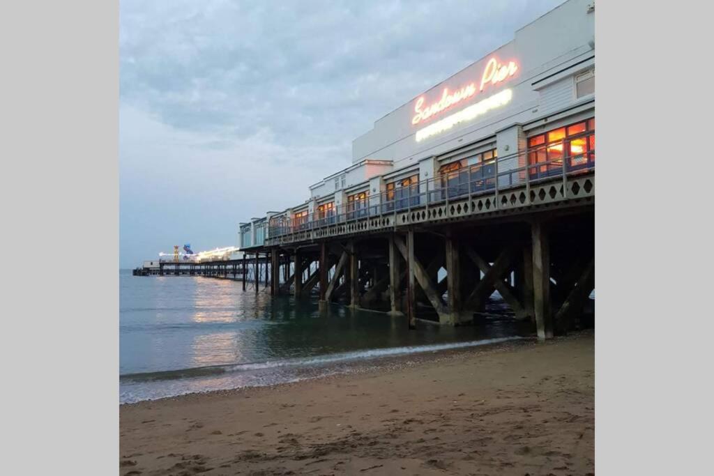 Sea Proche, Family Beach House, 200m from Sandown Beach view 4