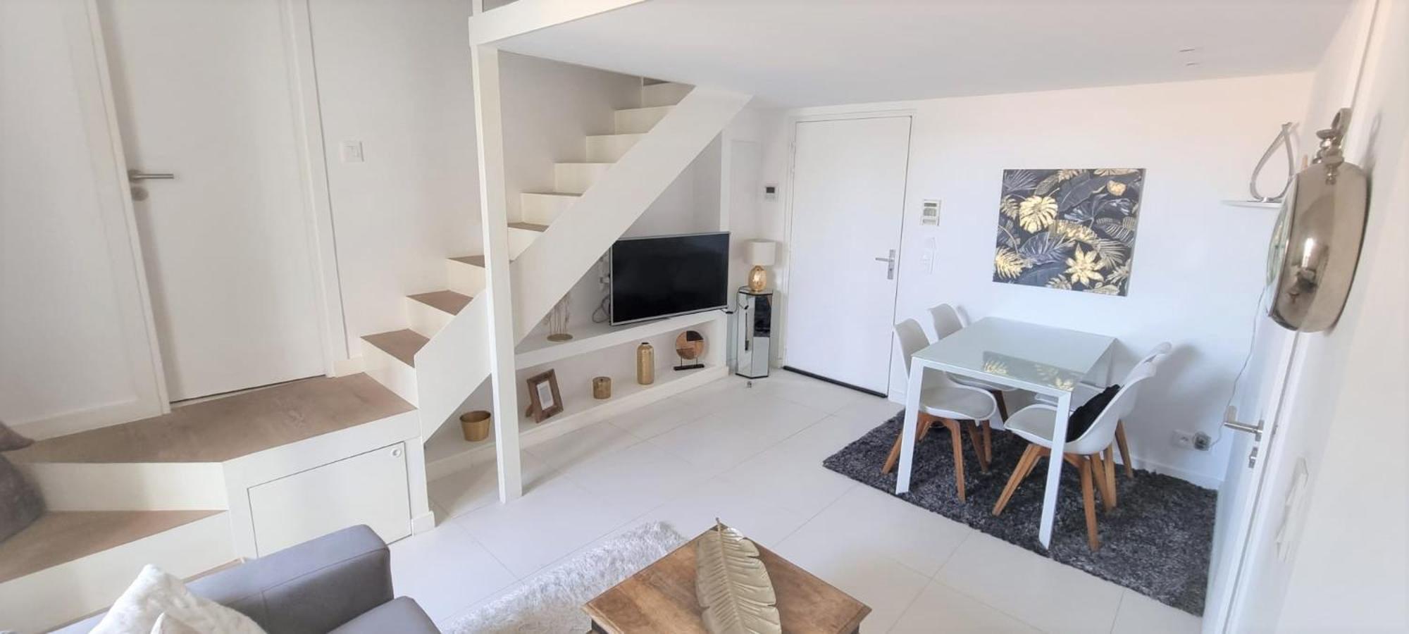 Hotel R.D.V. Duplex Nice Center - Image 1