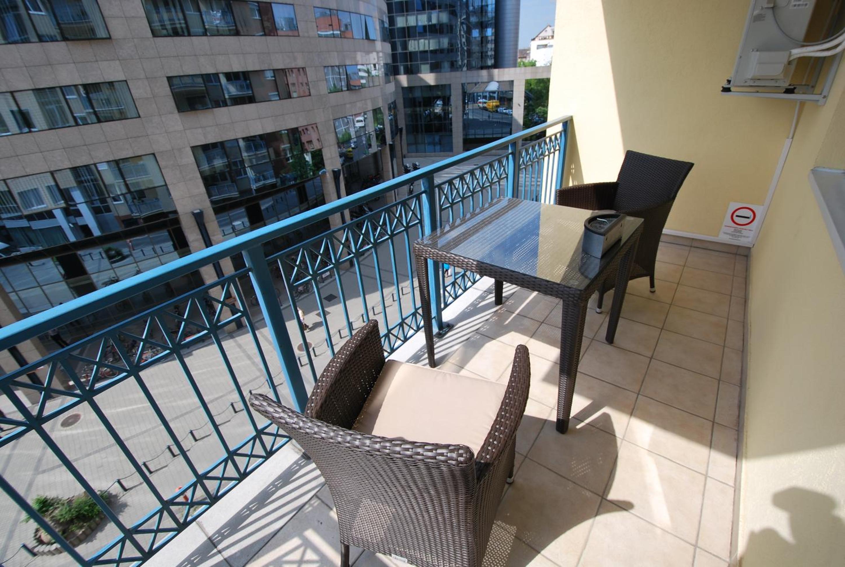 Arpad Bridge Apartments
