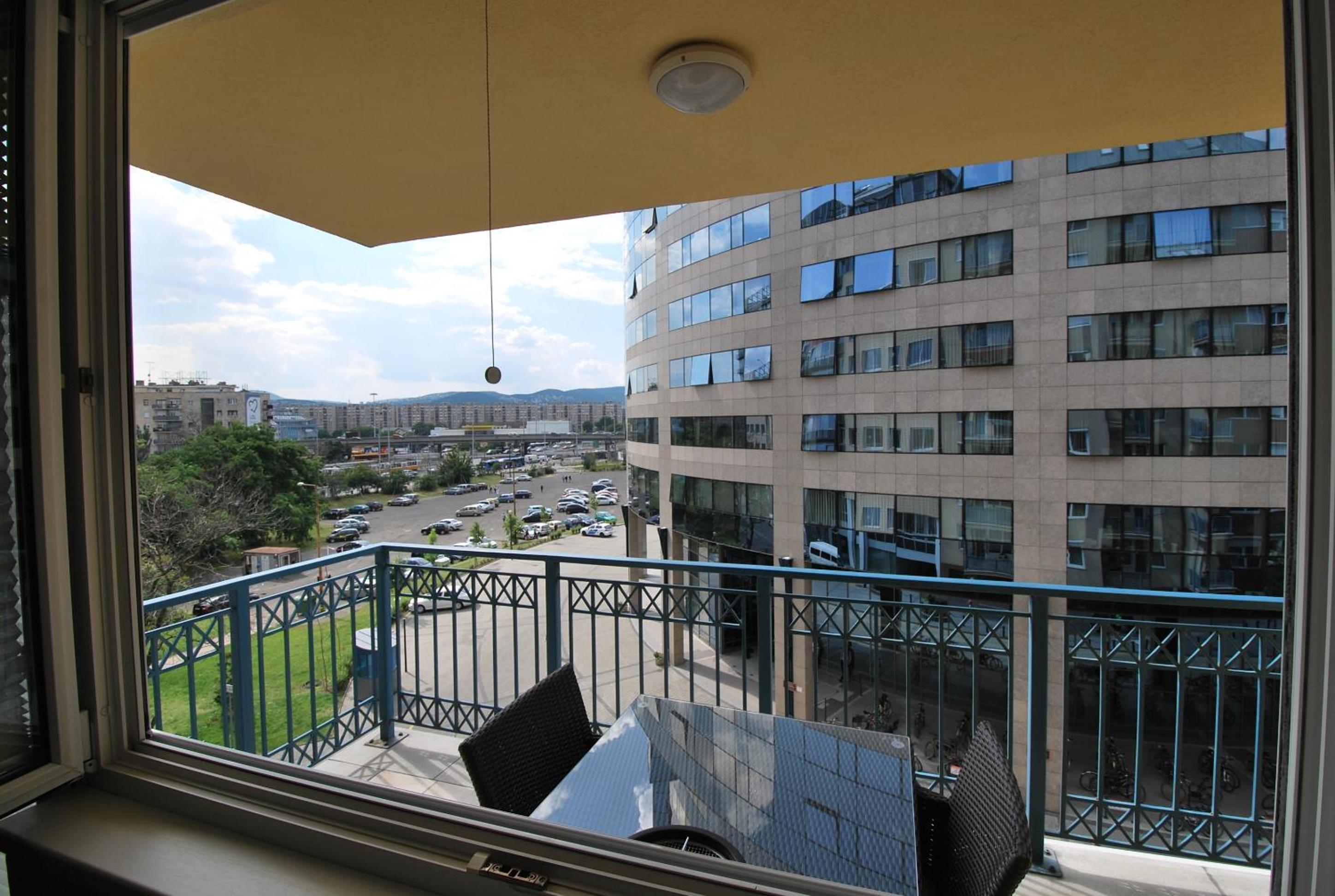 Arpad Bridge Apartments