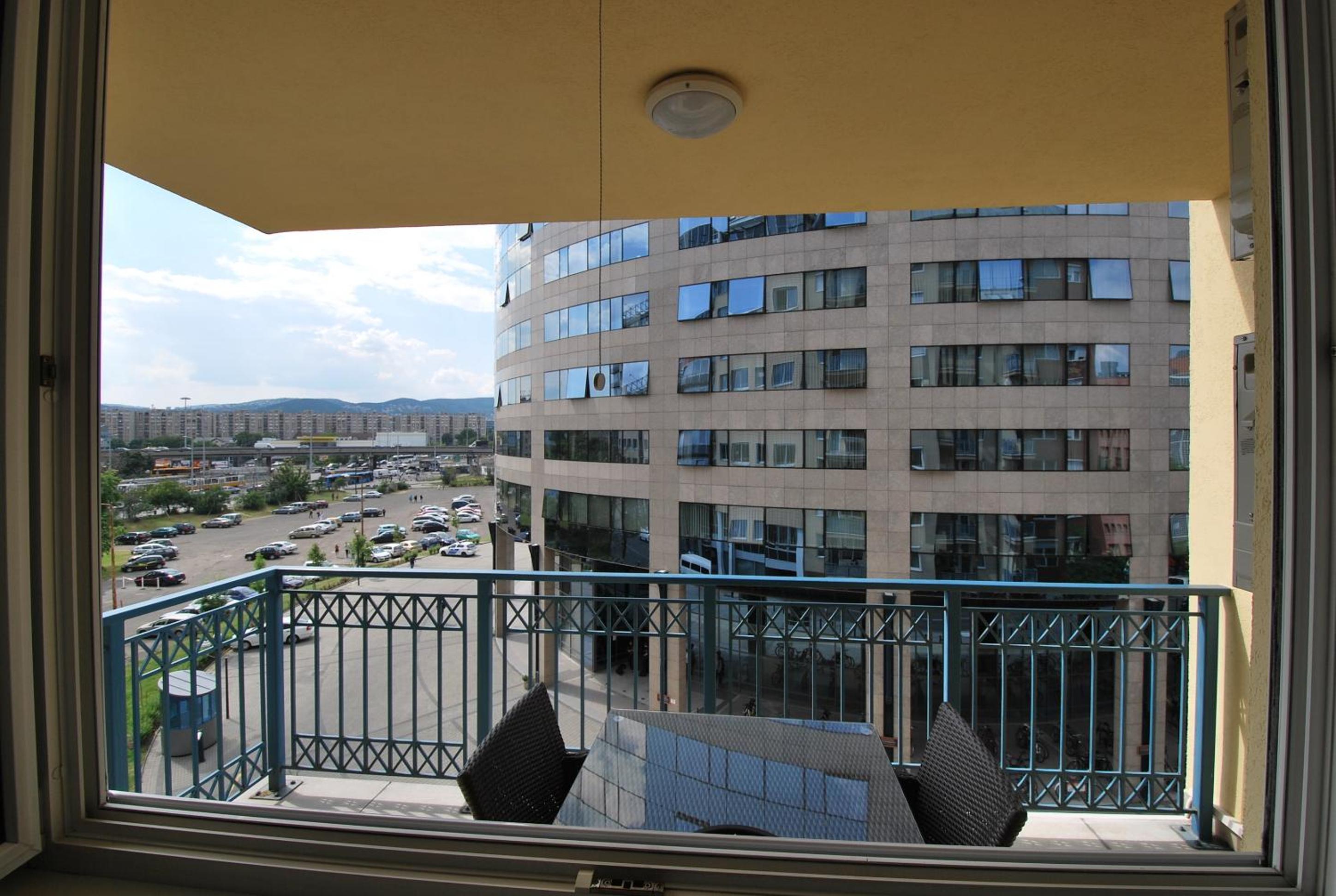 Arpad Bridge Apartments