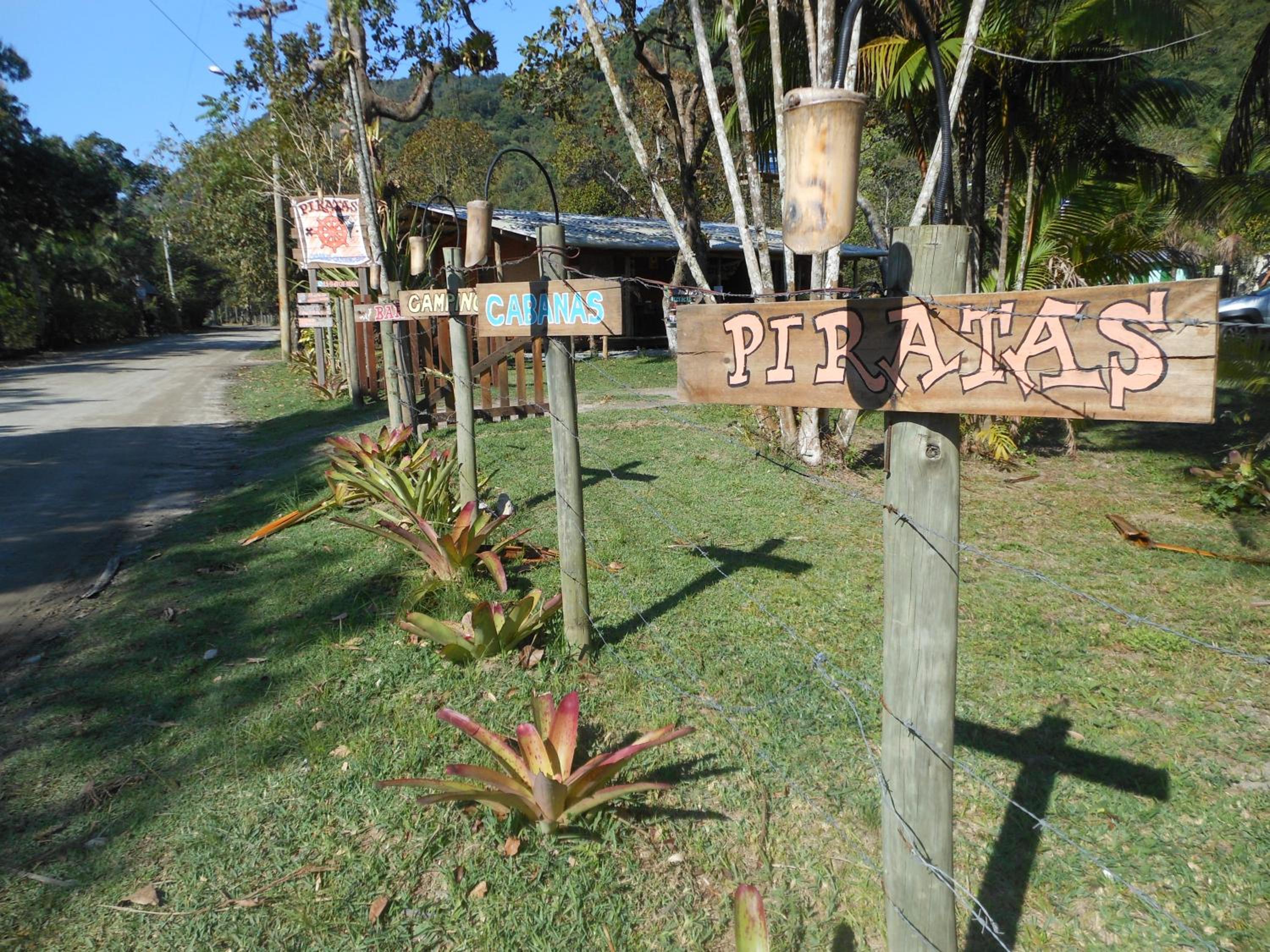 Piratas Cabanas Camping Bar