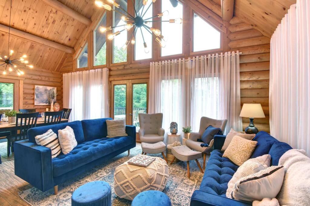 LOG CABIN w HOT TUB, BEACH access, near of TREMBLANT view 3