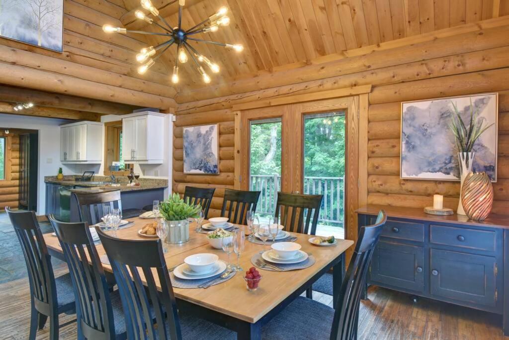 LOG CABIN w HOT TUB, BEACH access, near of TREMBLANT view 4