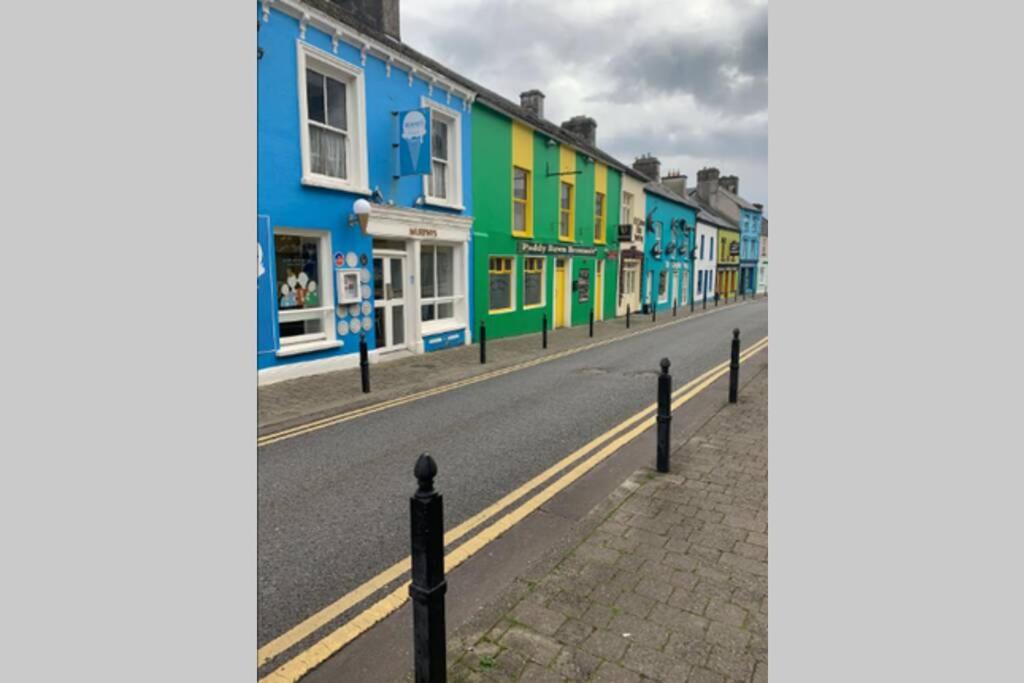 Centre of Dingle Town - Luxury Holiday Apartment view 5