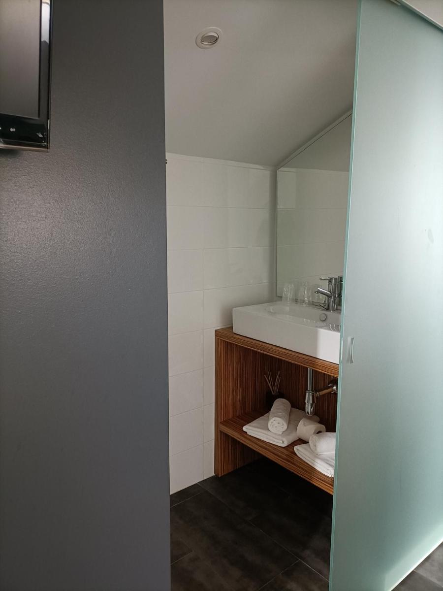 Photo 33