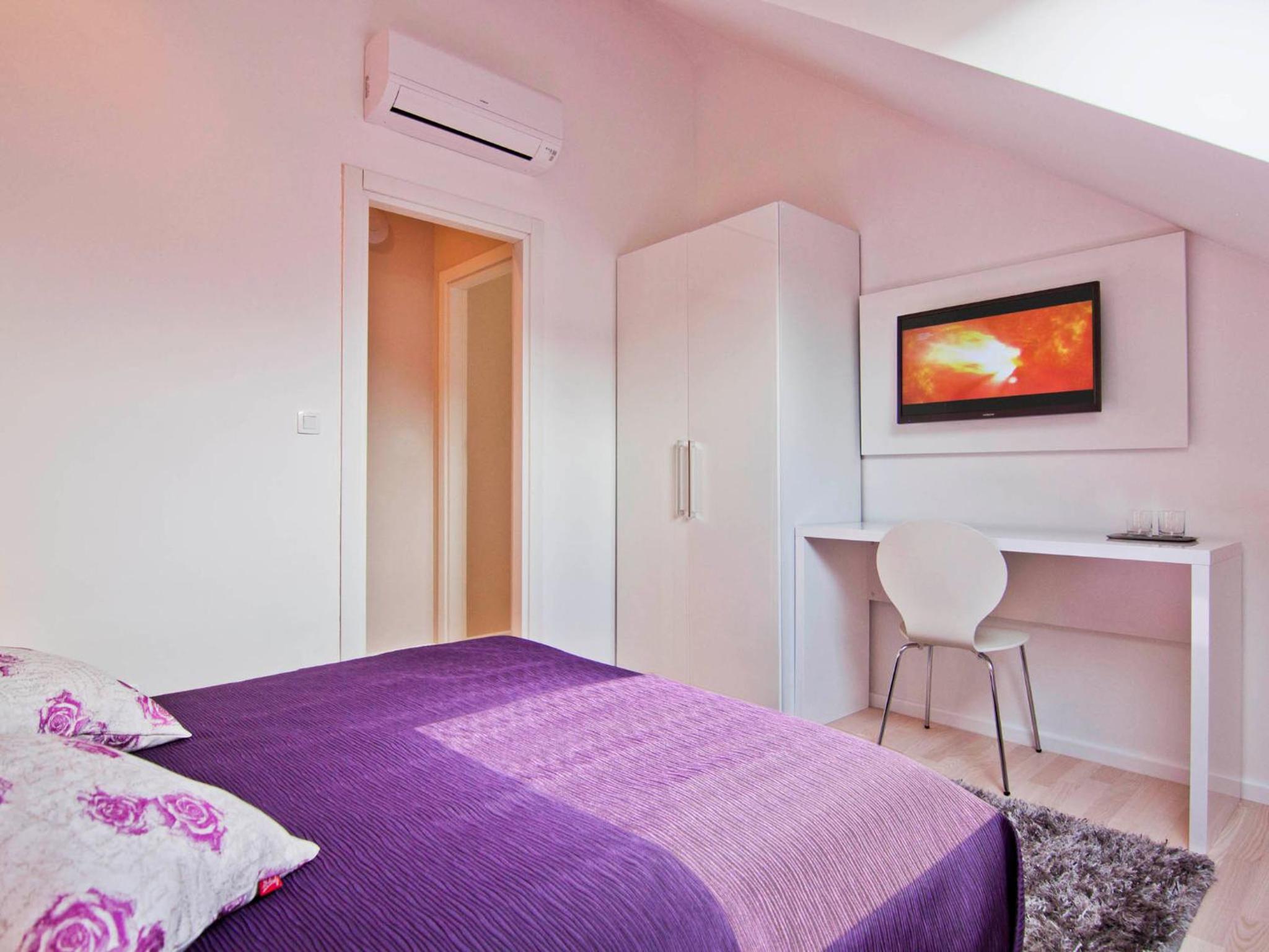 Laura Lux Suites
