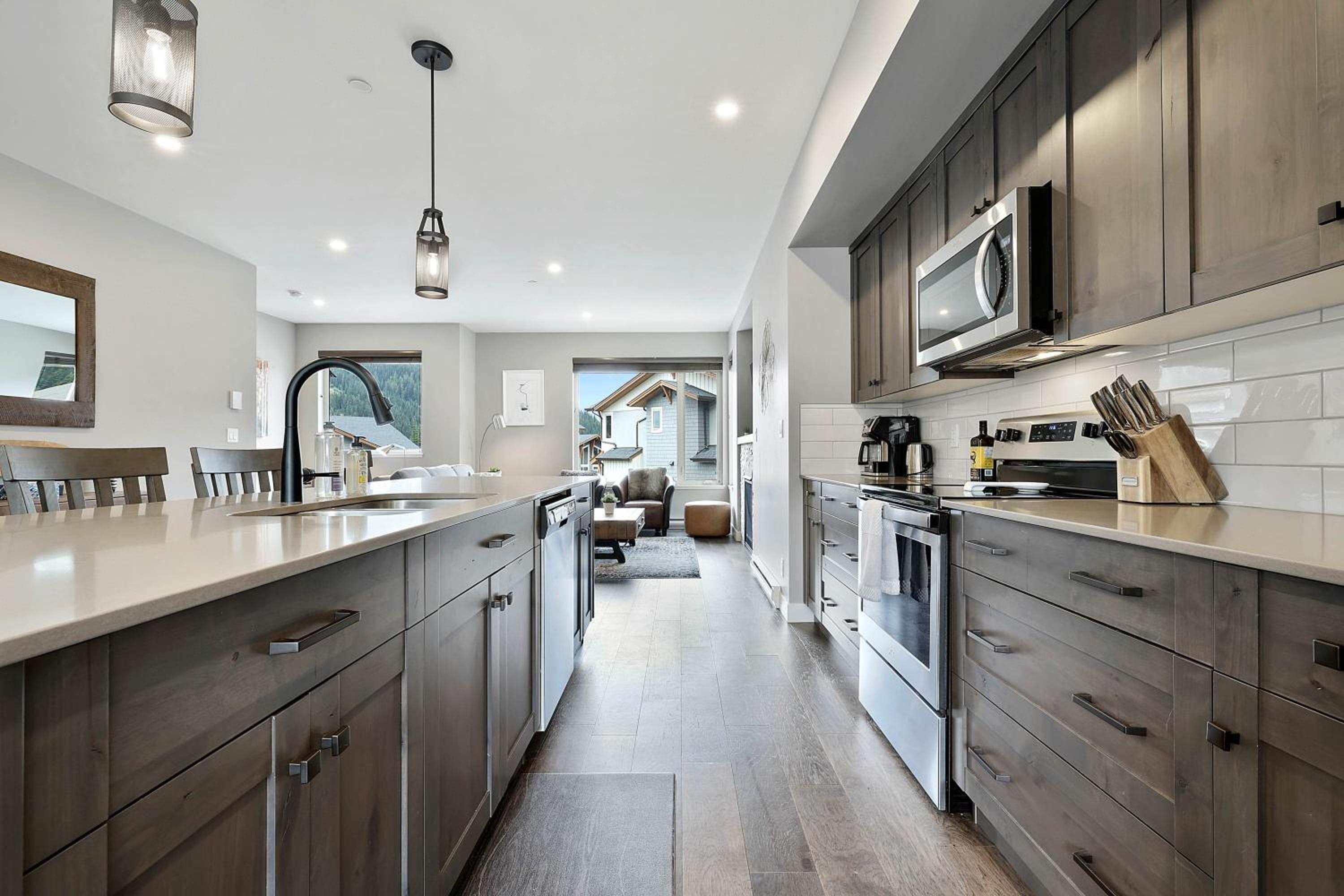 Spacious Modern Ski-in Ski-out with Hot Tub Townhouse