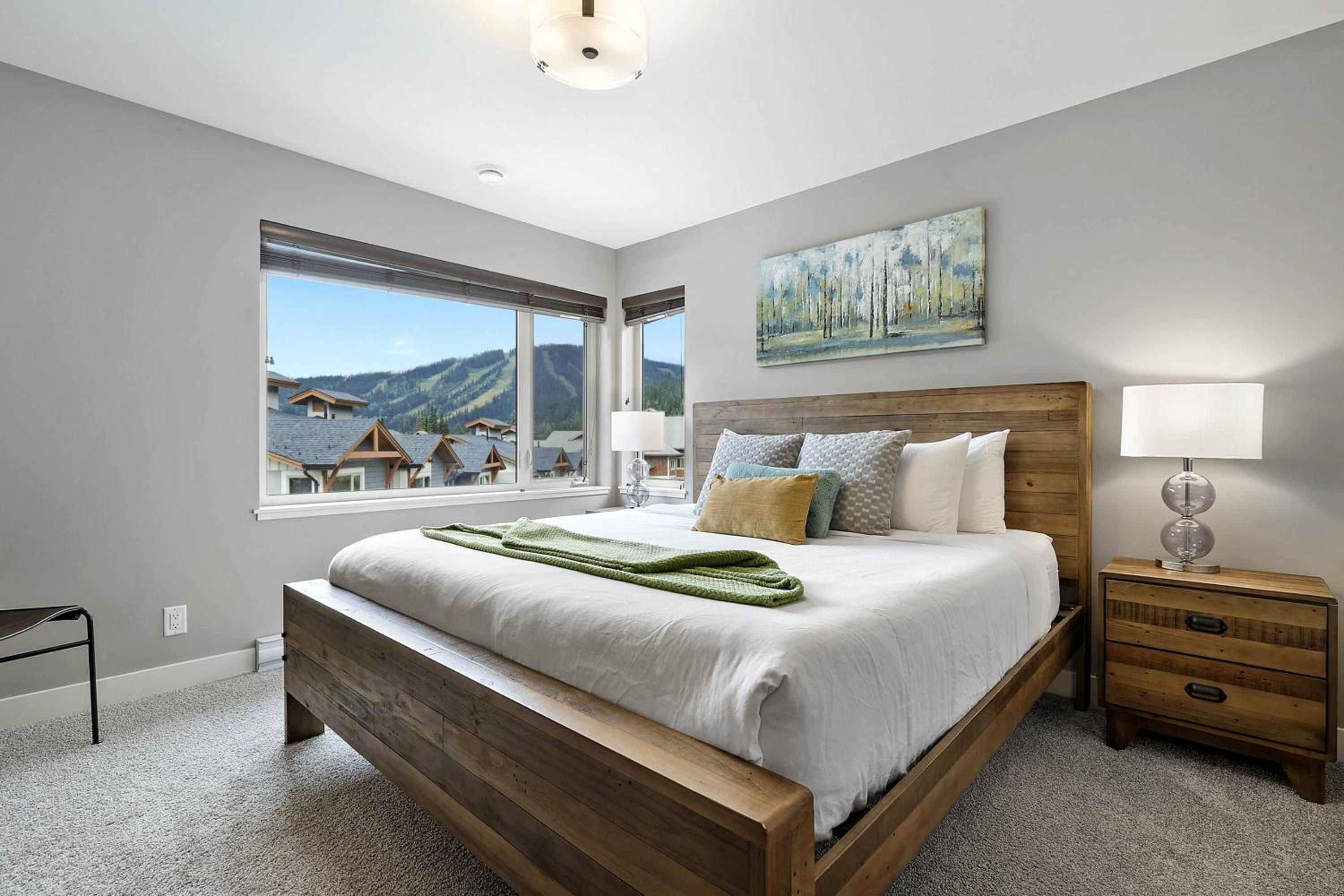 Spacious Modern Ski-in Ski-out with Hot Tub Townhouse