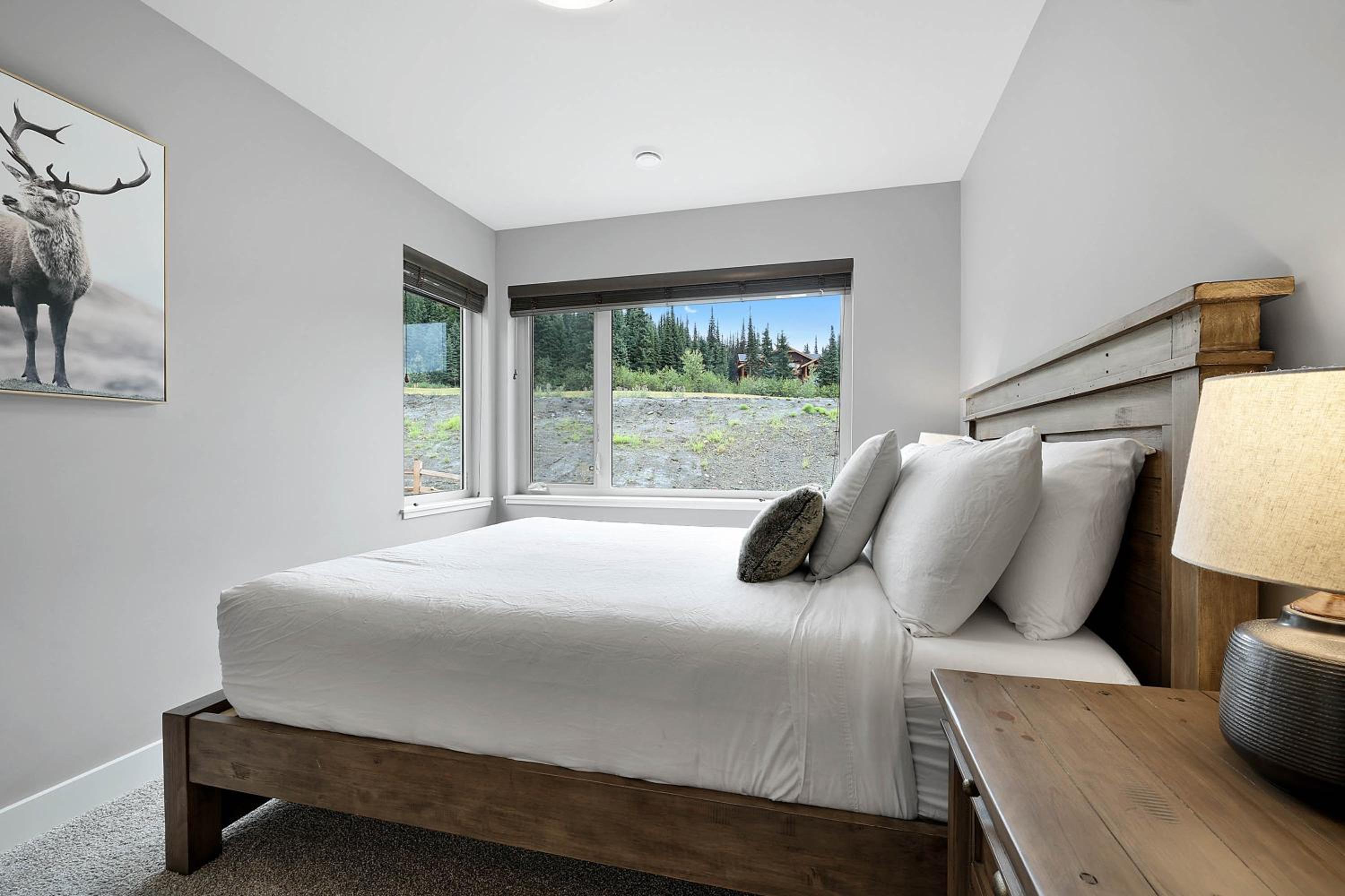 Spacious Modern Ski-in Ski-out with Hot Tub Townhouse