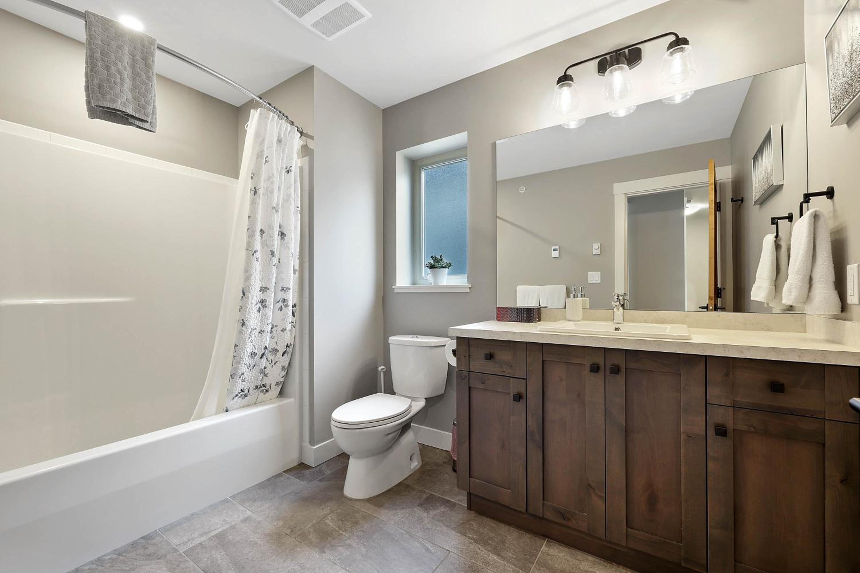 Sun Peaks Vacations - Spacious Modern Ski-in Ski-out with Hot Tub Townhouse - Property Image 11