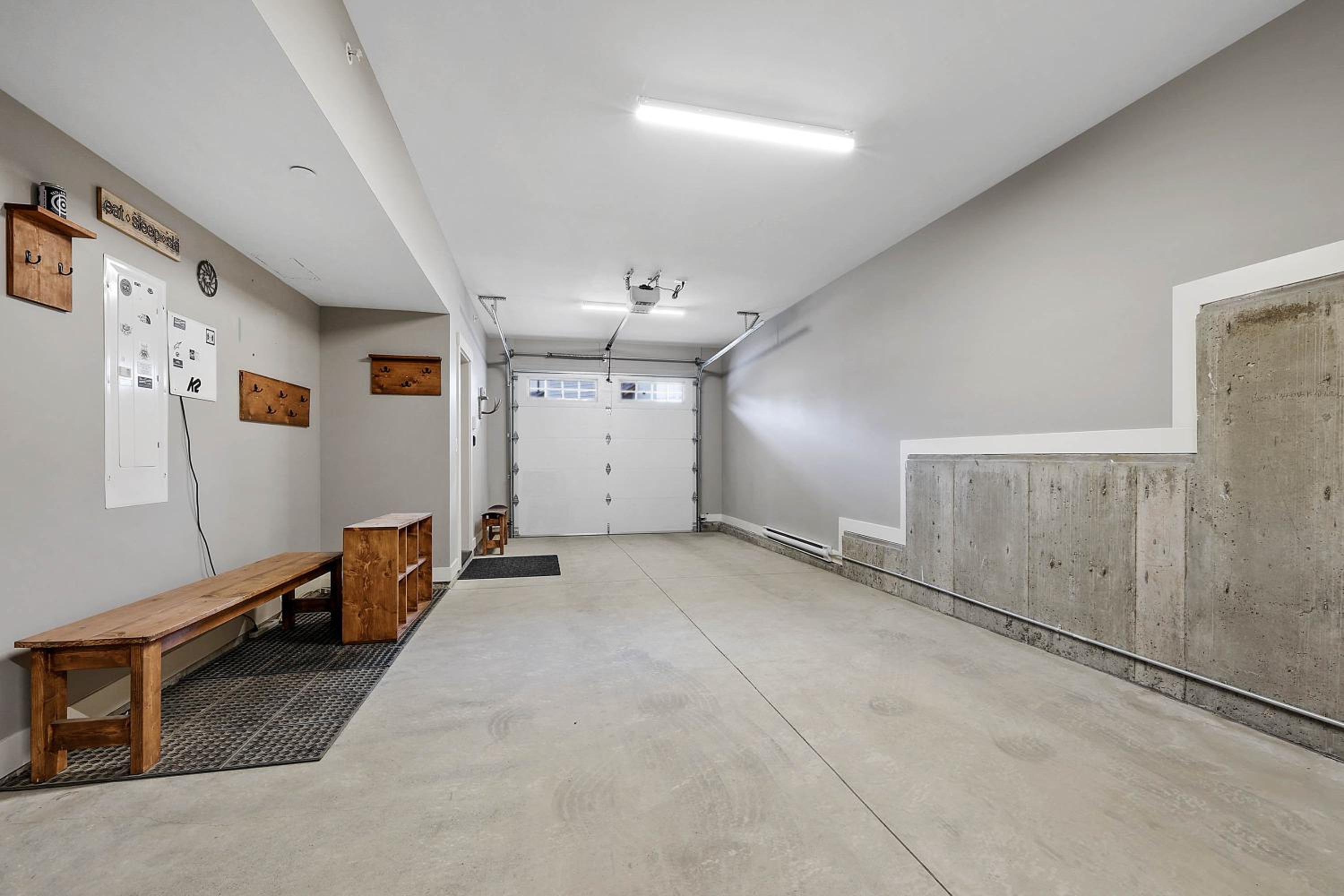Sun Peaks Vacations - Spacious Modern Ski-in Ski-out with Hot Tub Townhouse - Property Image 8