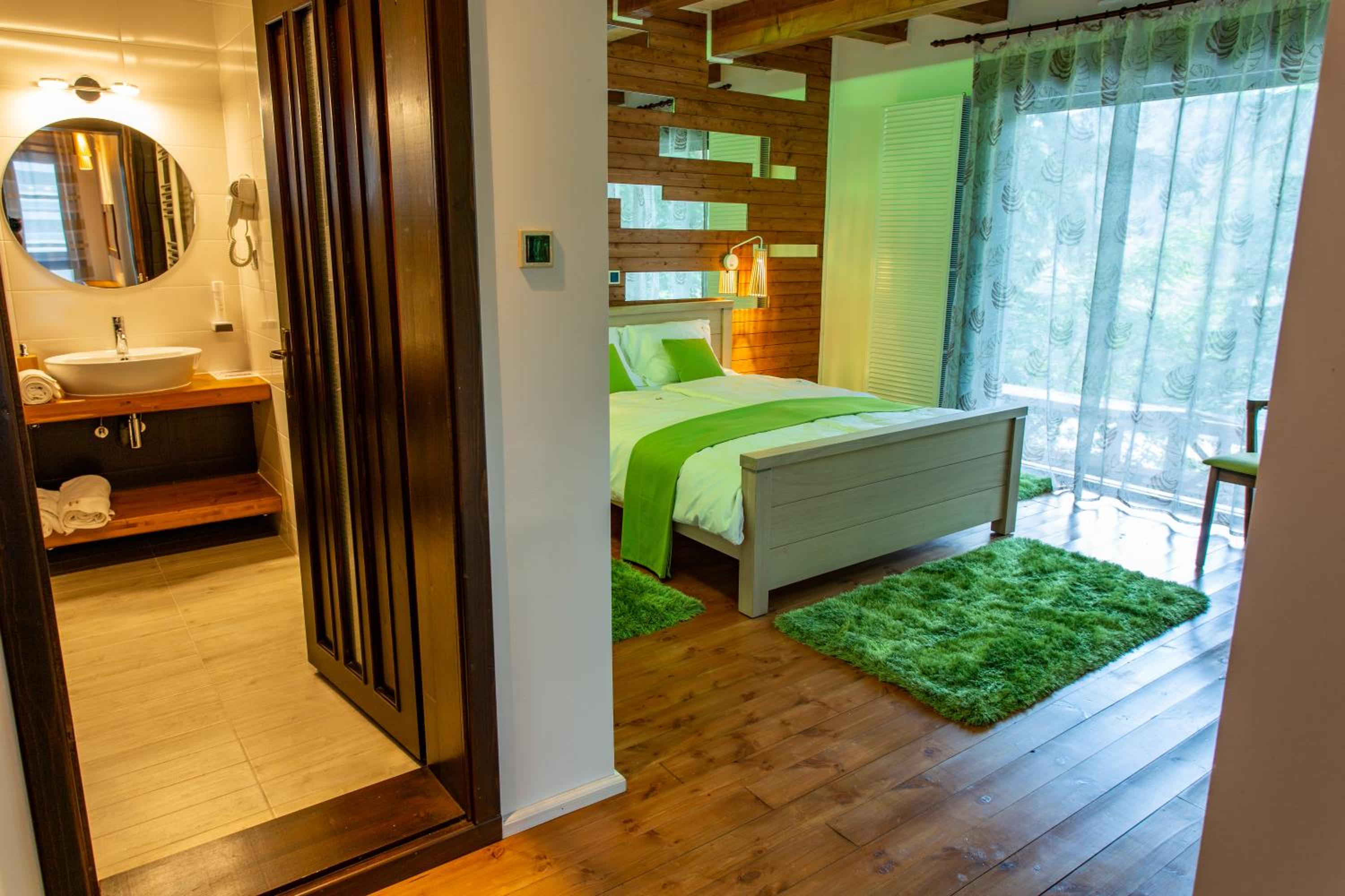 CasaDrago Sinaia , sauna si ciubar cu apa sarata view 3