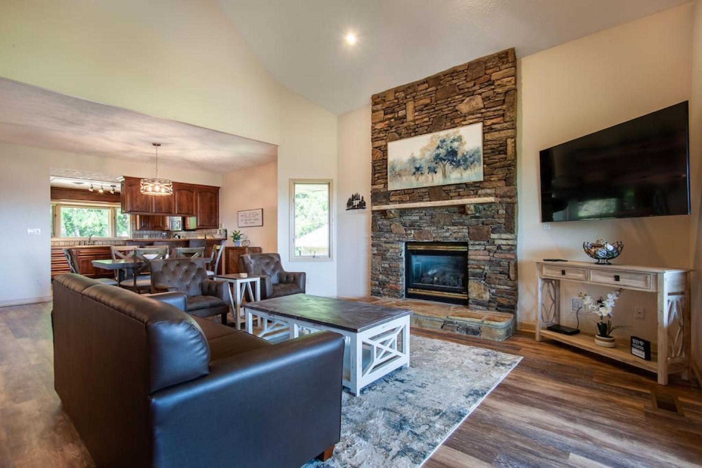 Marys Dream with Mountain Views and Community Pool view 5