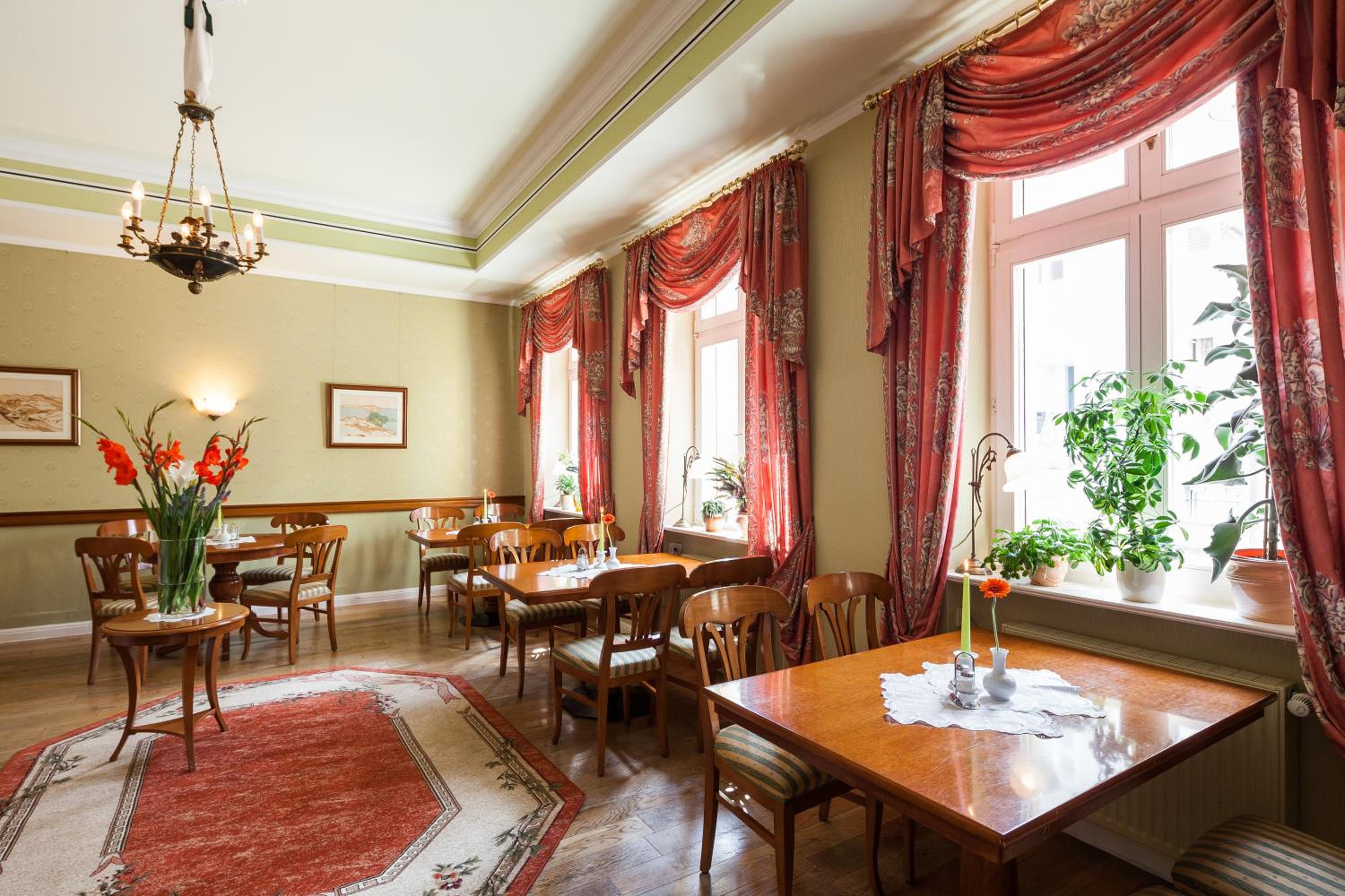 Hotel Garni Schlossgarten - Property Image 16