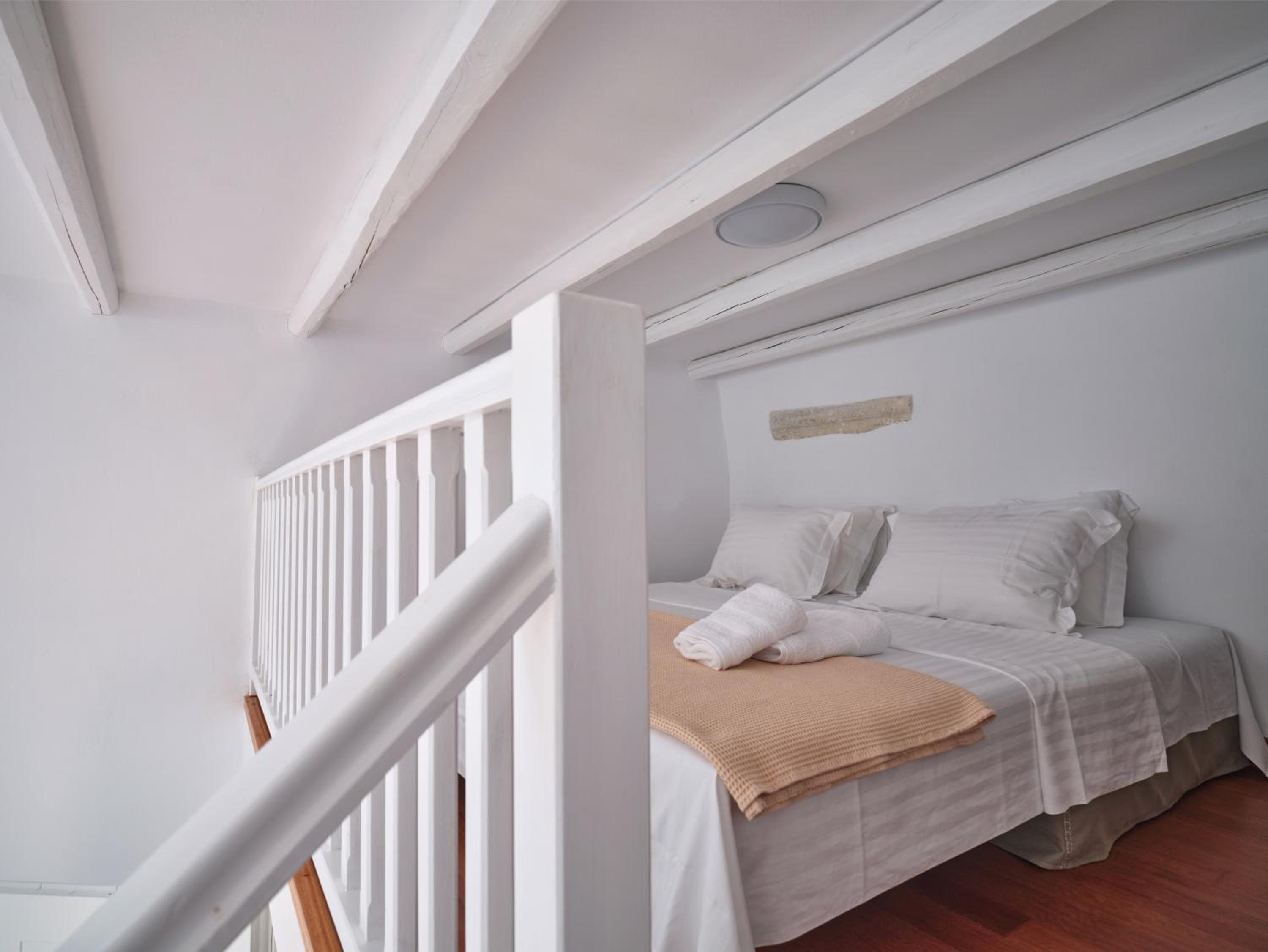 Retreat Paros - The Loft Apartment photo 4