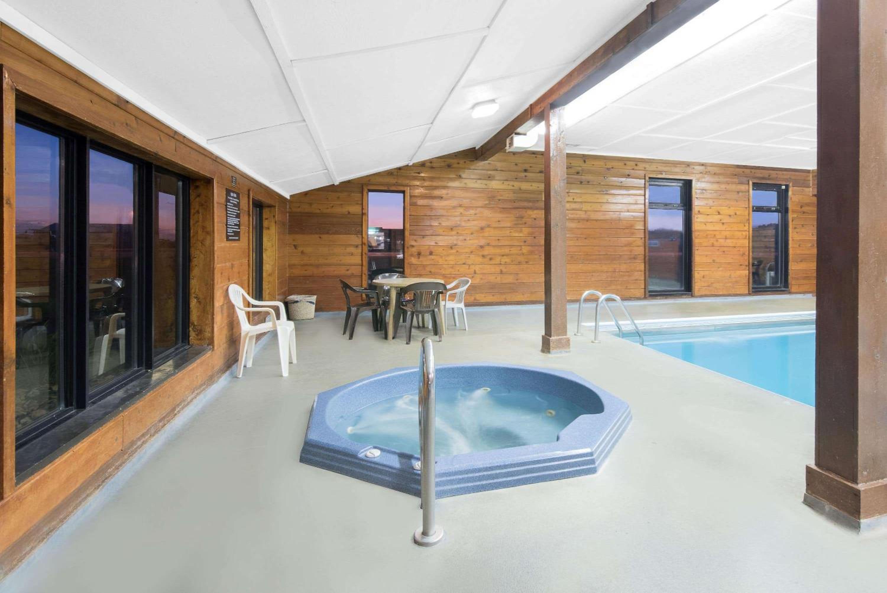 Super 8 by Wyndham Watertown view 4