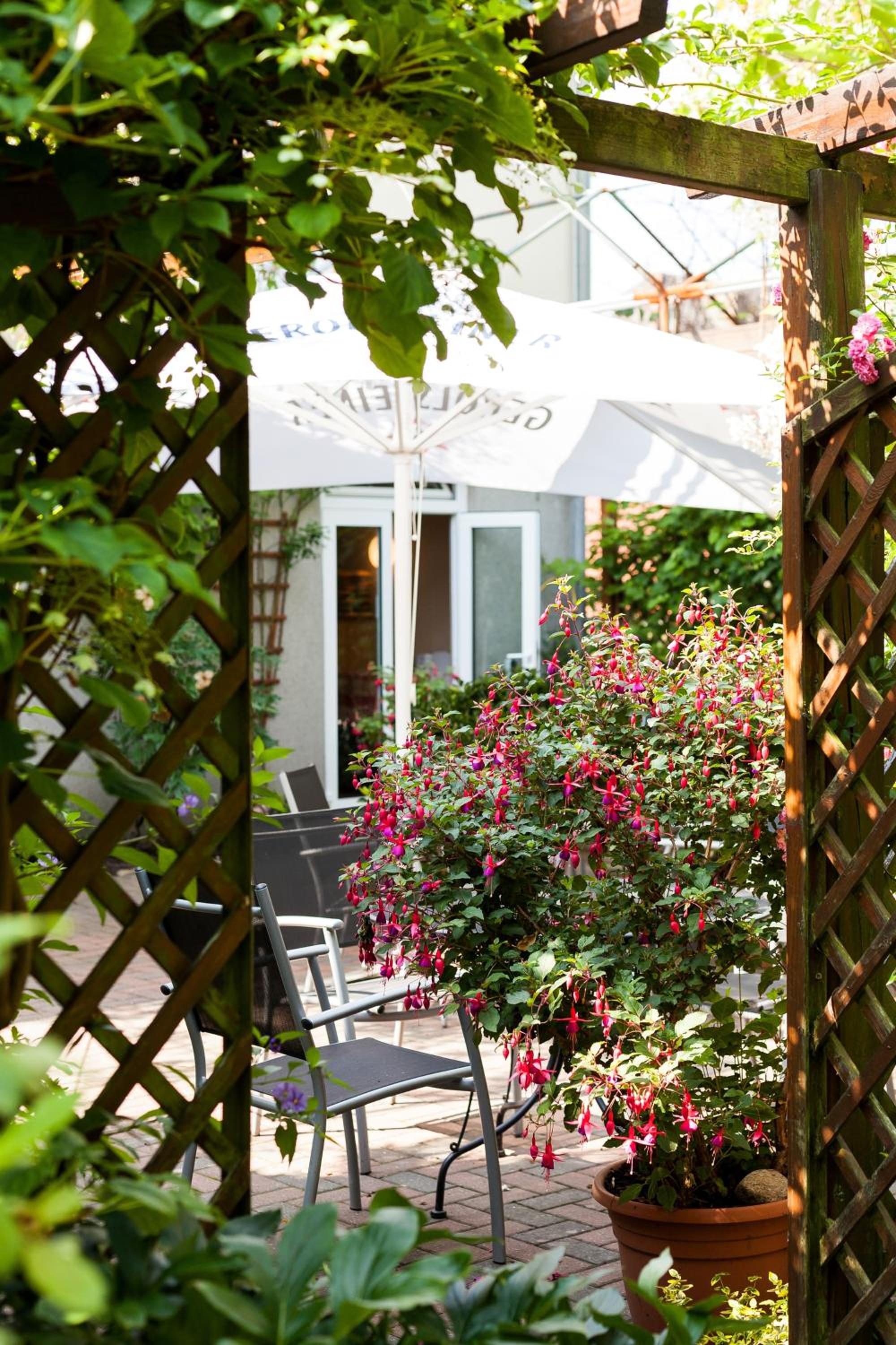 Hotel Garni Schlossgarten - Property Image 3