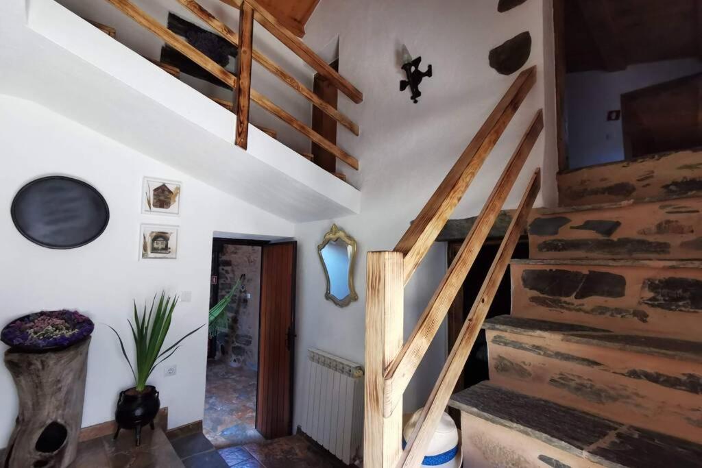 Casa do Linho 400 year old country cottage view 3