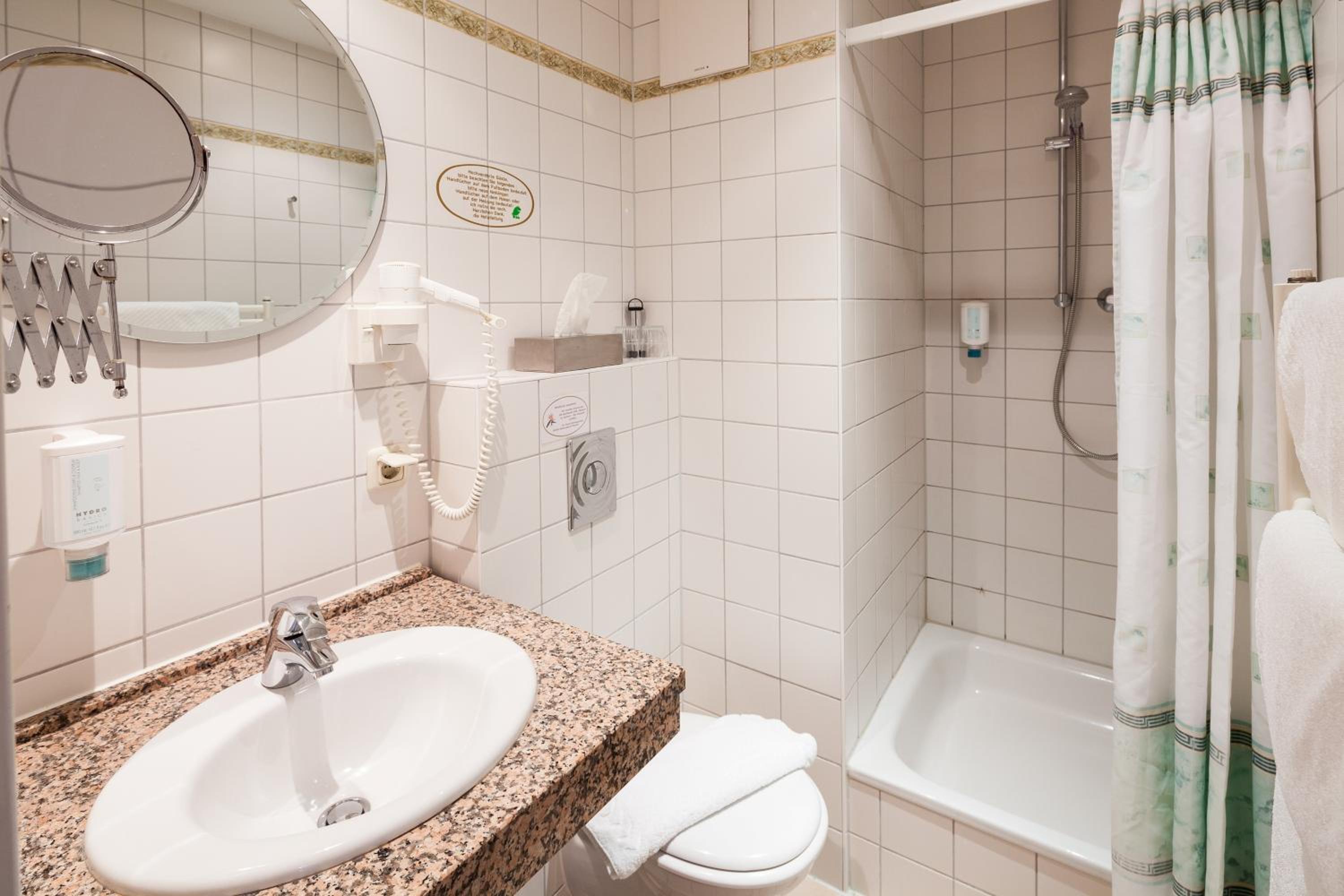 Hotel Garni Schlossgarten - Property Image 7