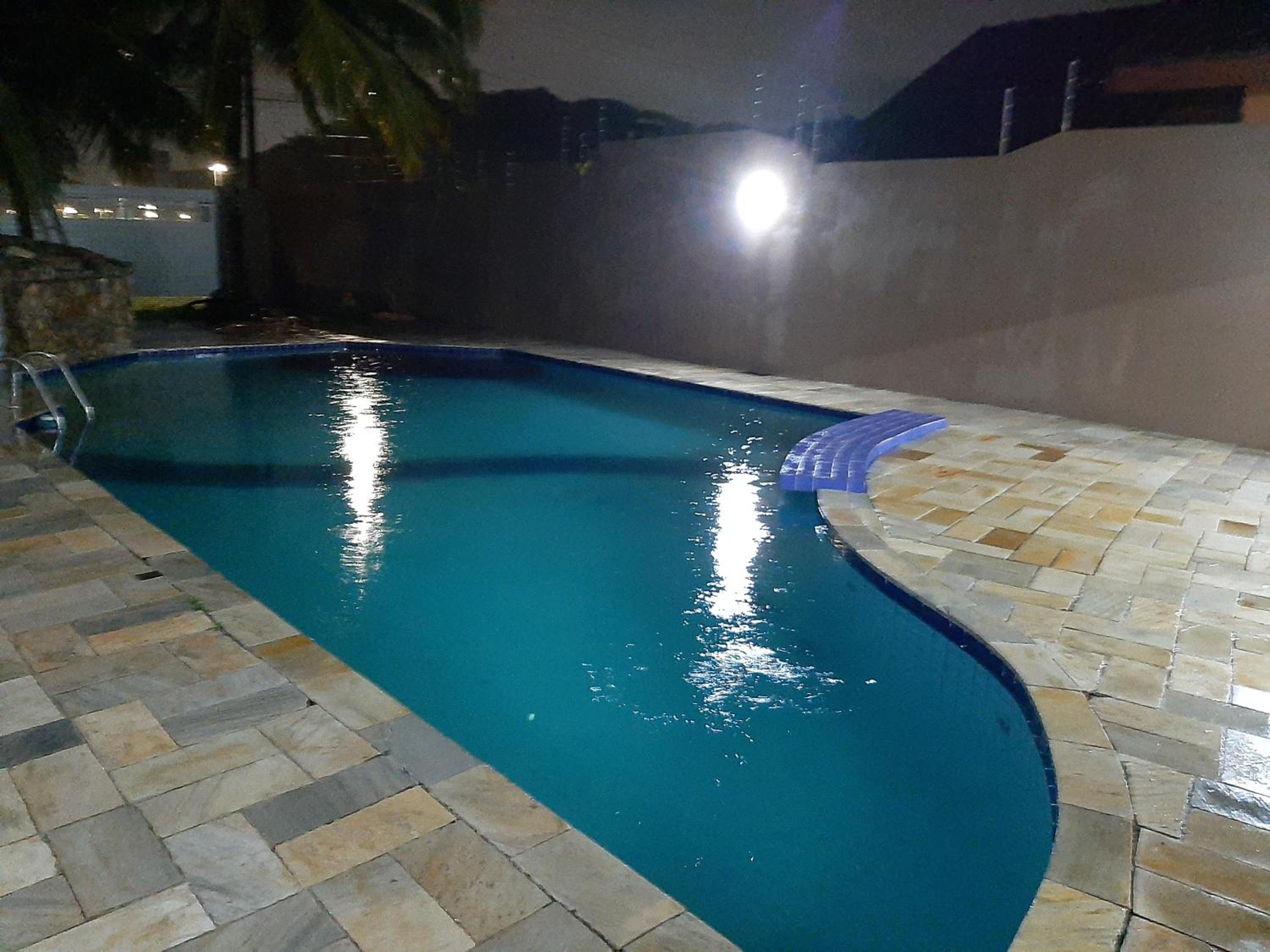 Casa com piscina na Martim de Sá