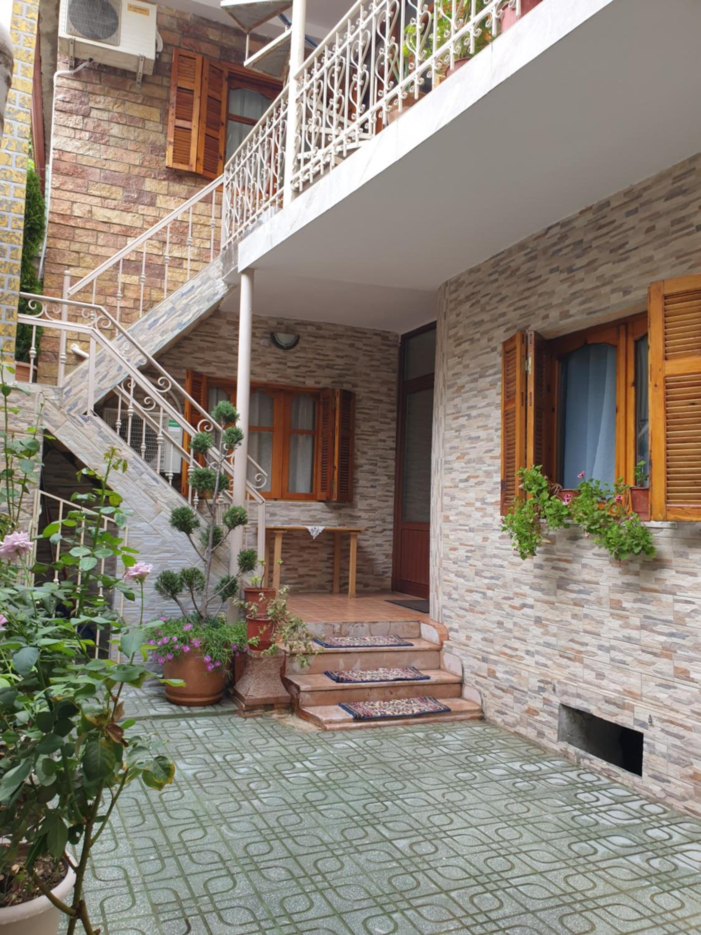Jordhani's House