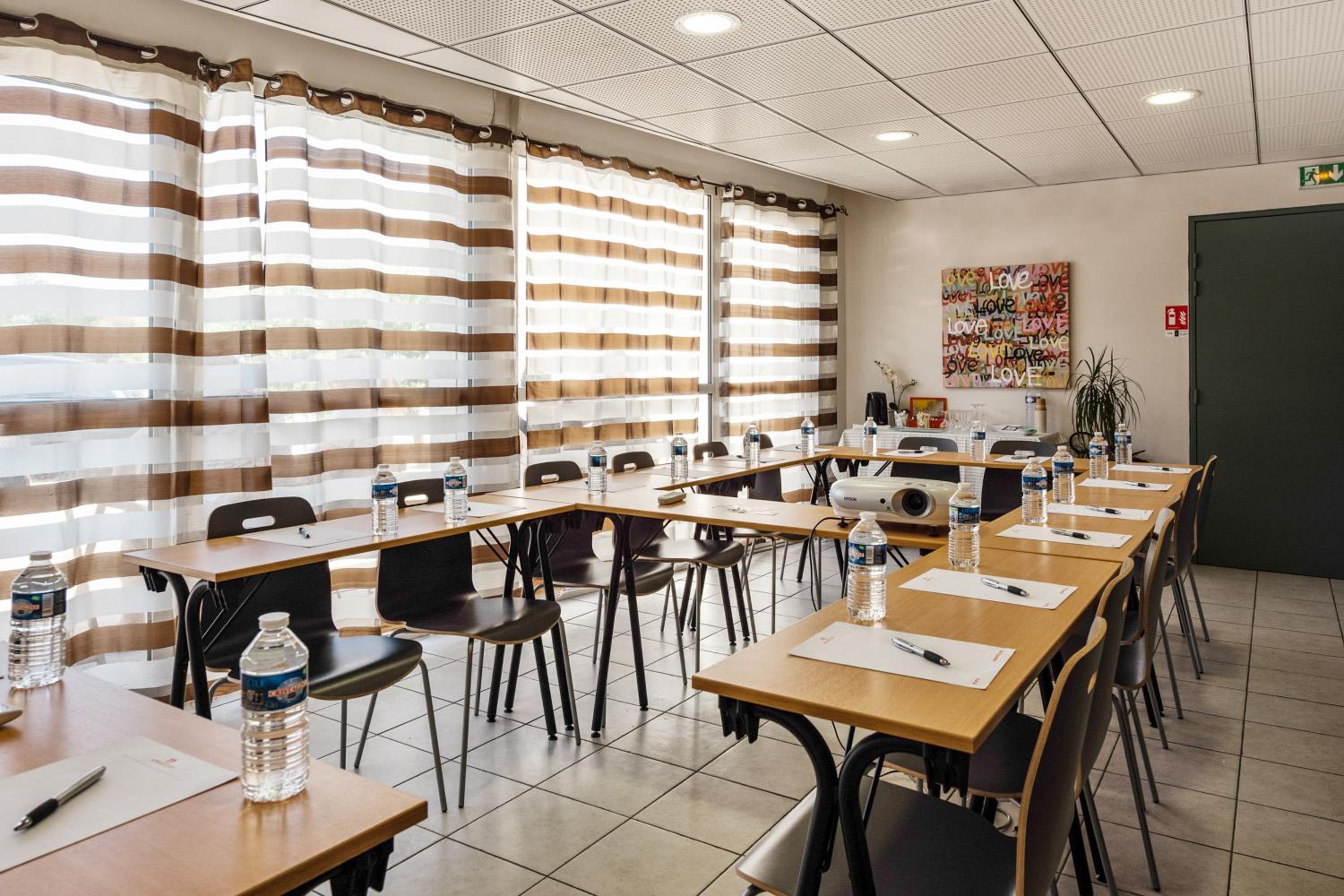 Vitrolles Vacations - Appart'City Classic Marseille Aeroport - Vitrolles - Property Image 3