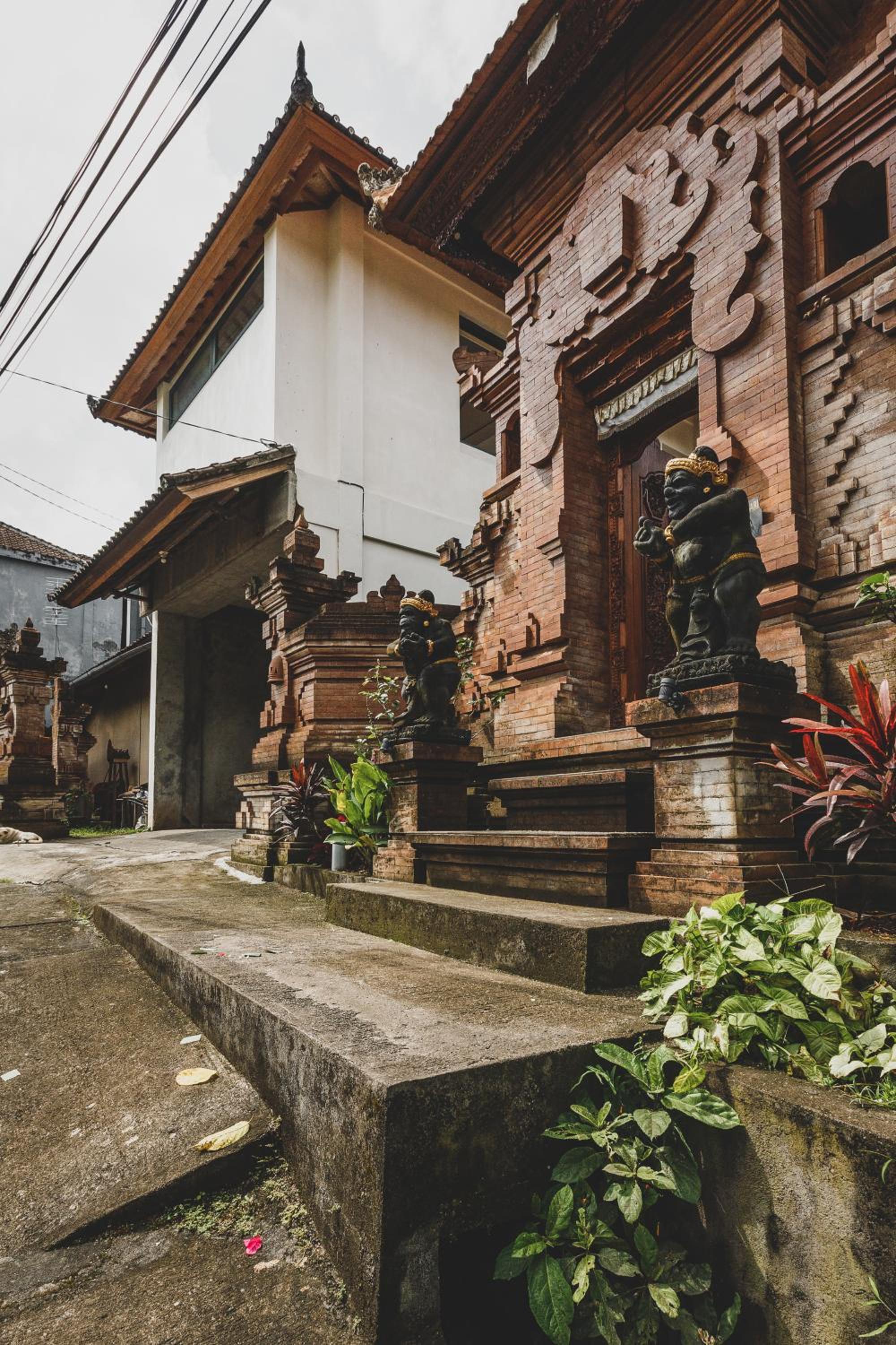 Contemporary Artisanal Studio Apartment in Ubud view 2