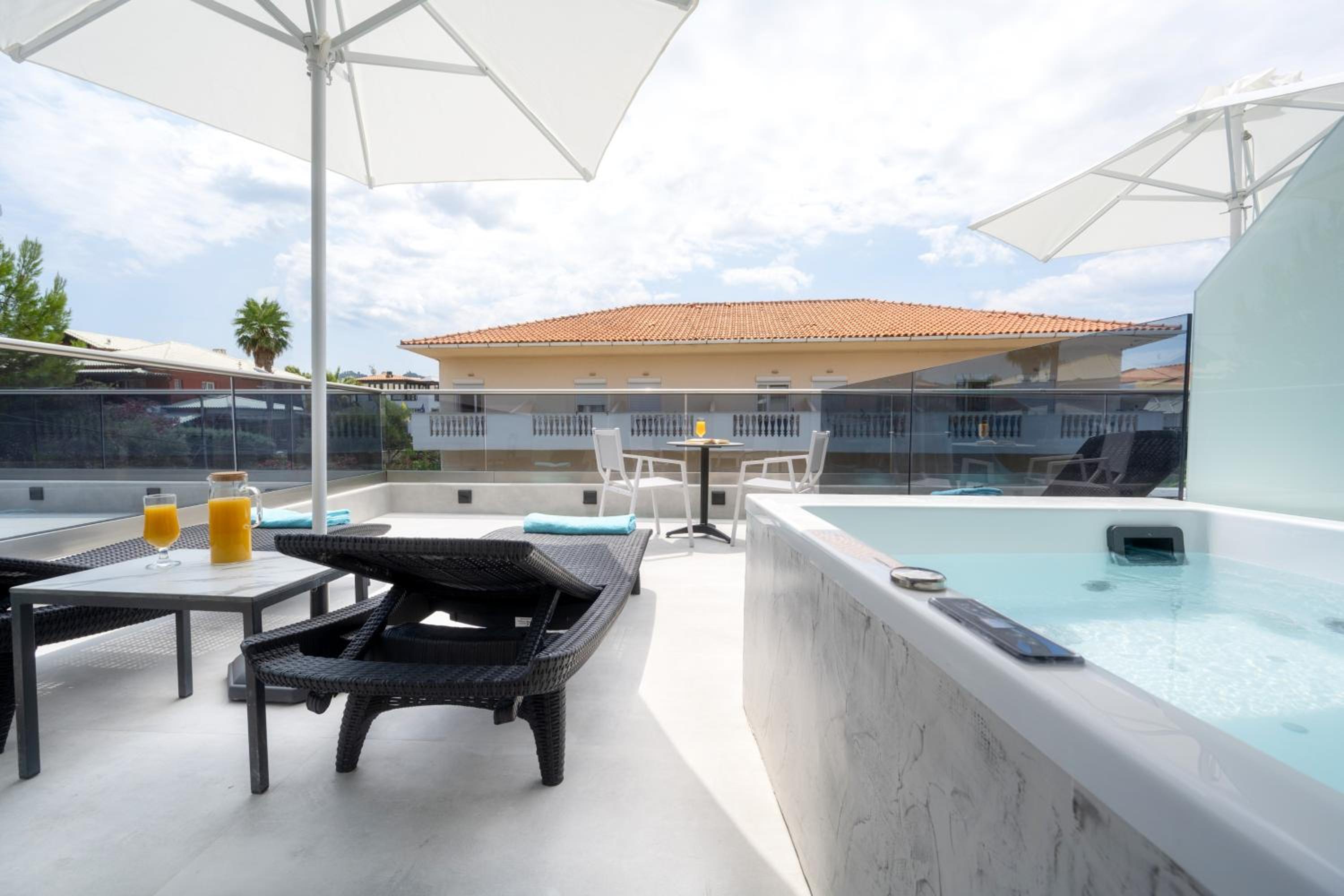 Hotel Emily's Luxury Suites - Image 1