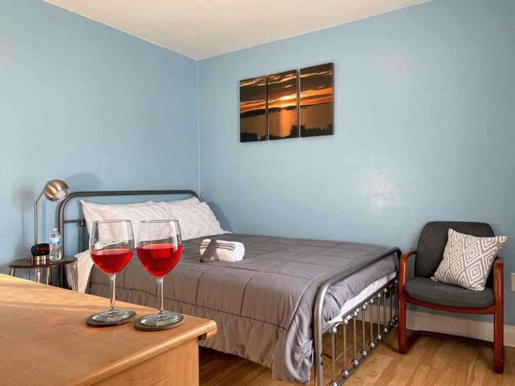 Waukegan Vacations - 2 BR Apt near Great Lakes Naval Base and 6 Flags - Property Image 19