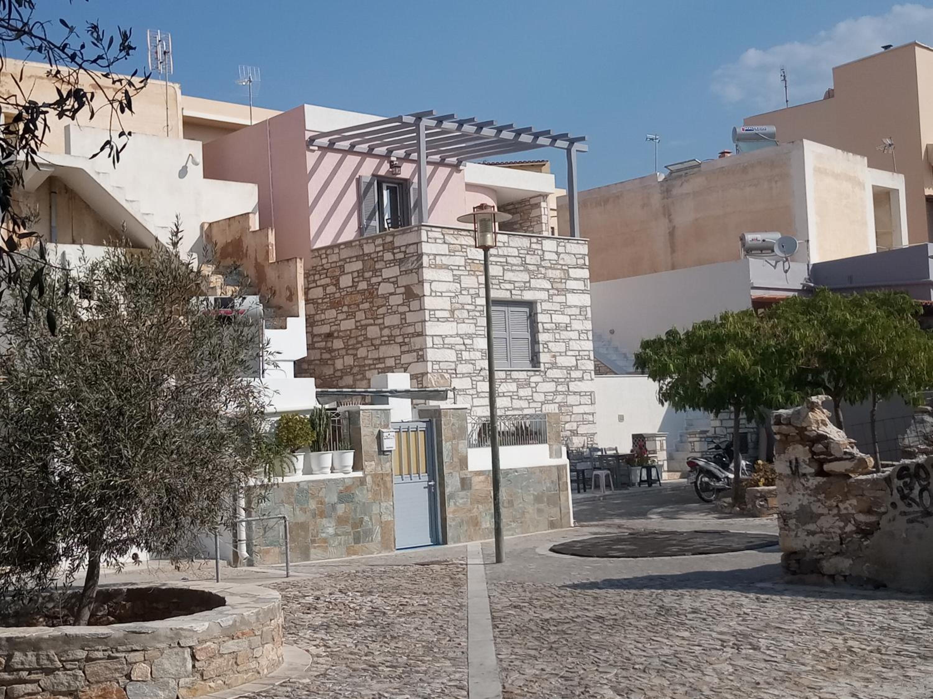 TAKIS GUESTHOUSE- Laoura-HERMOUPOLIS view 5