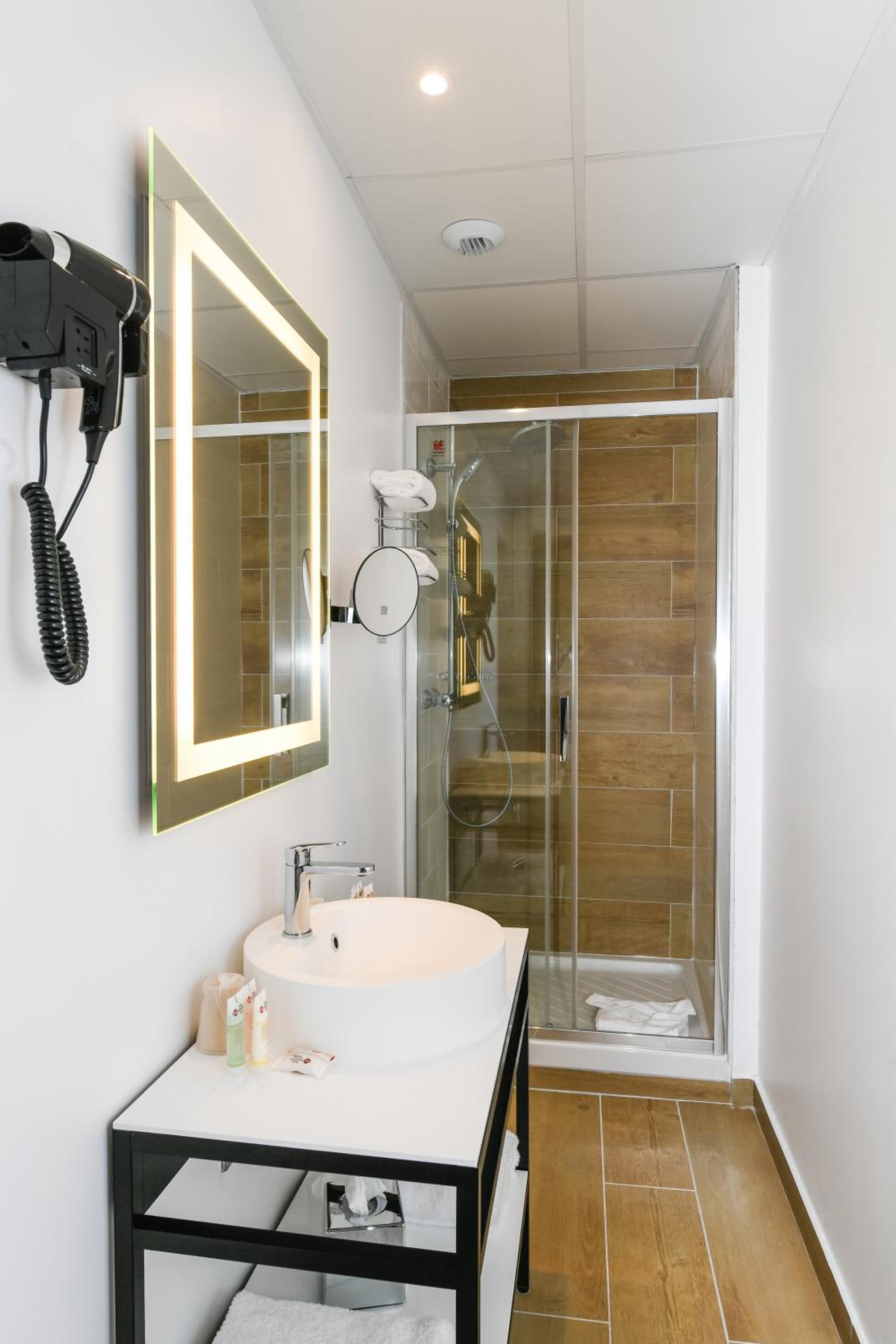 Le Havre Vacations - Best Western Plus Le Havre Centre Gare - Property Image 37