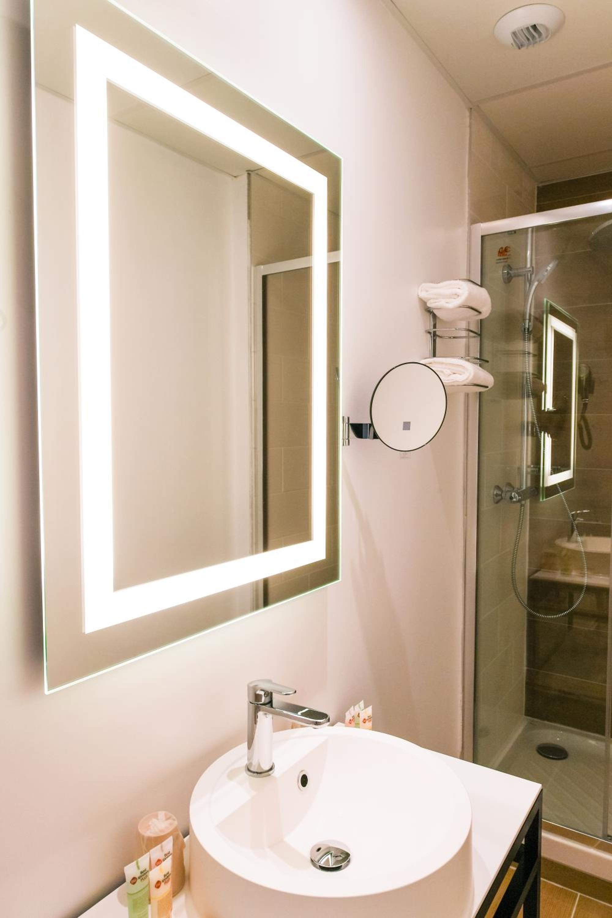 Le Havre Vacations - Best Western Plus Le Havre Centre Gare - Property Image 38