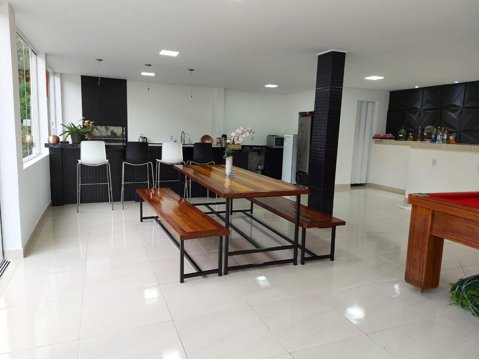 Casa com Piscina em Governador Celso Ramos/SC