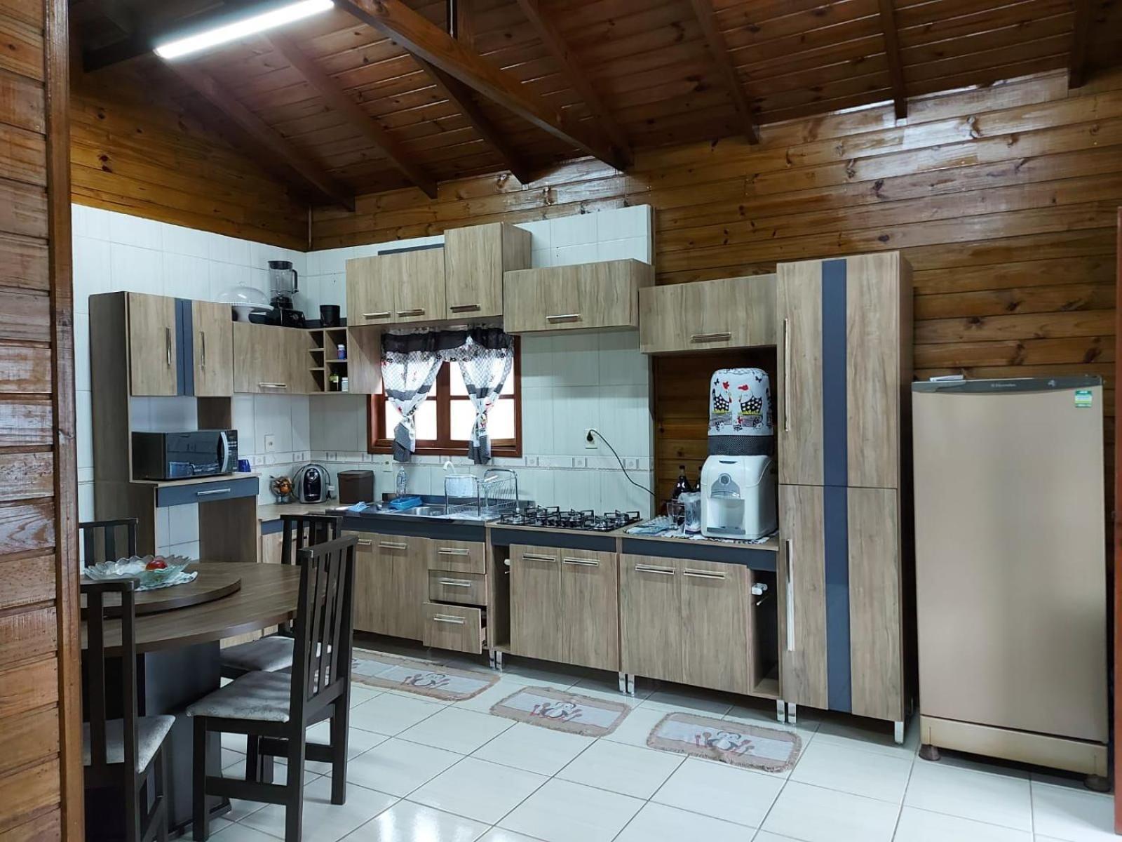 Casa com Piscina em Governador Celso Ramos/SC