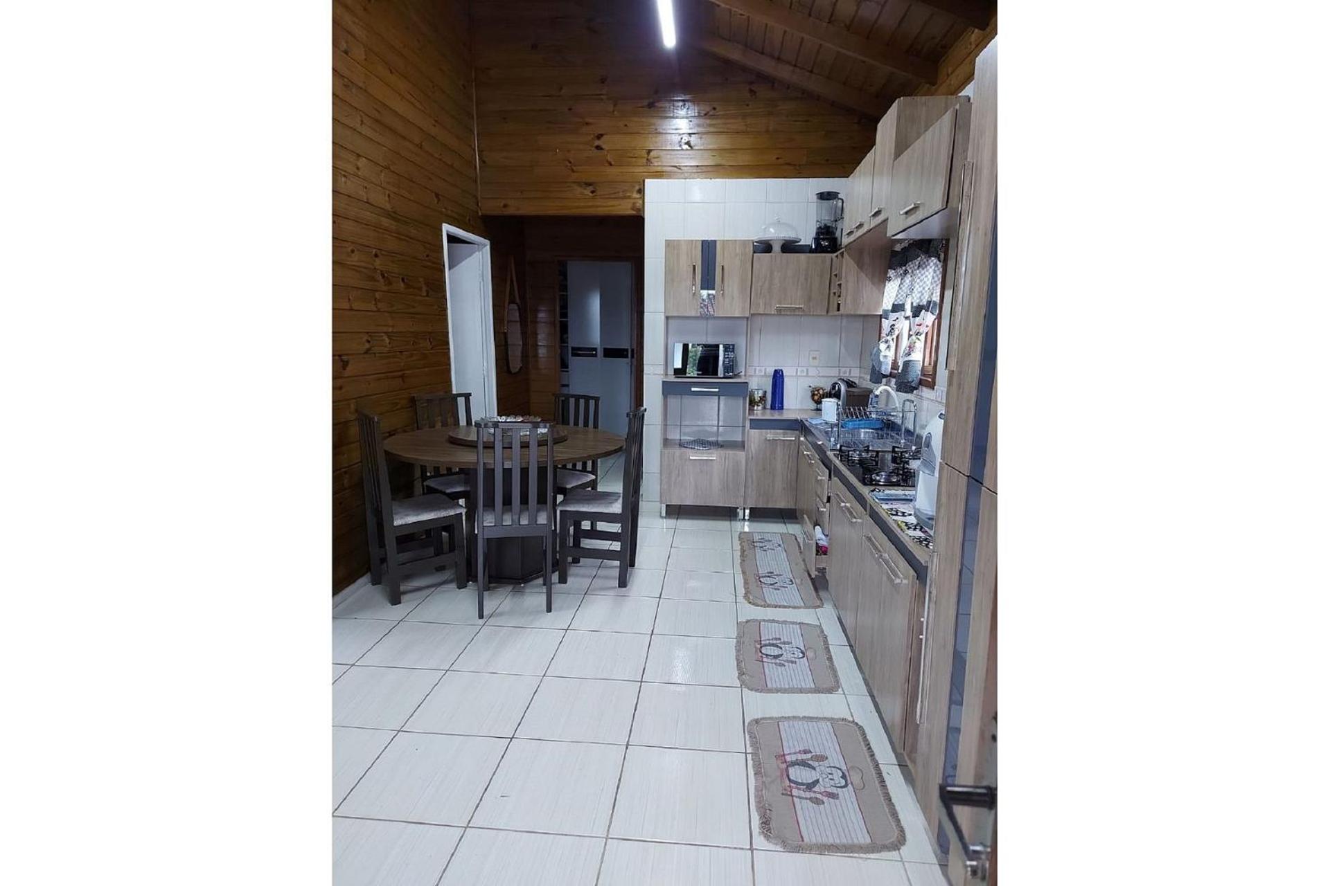 Casa com Piscina em Governador Celso Ramos/SC