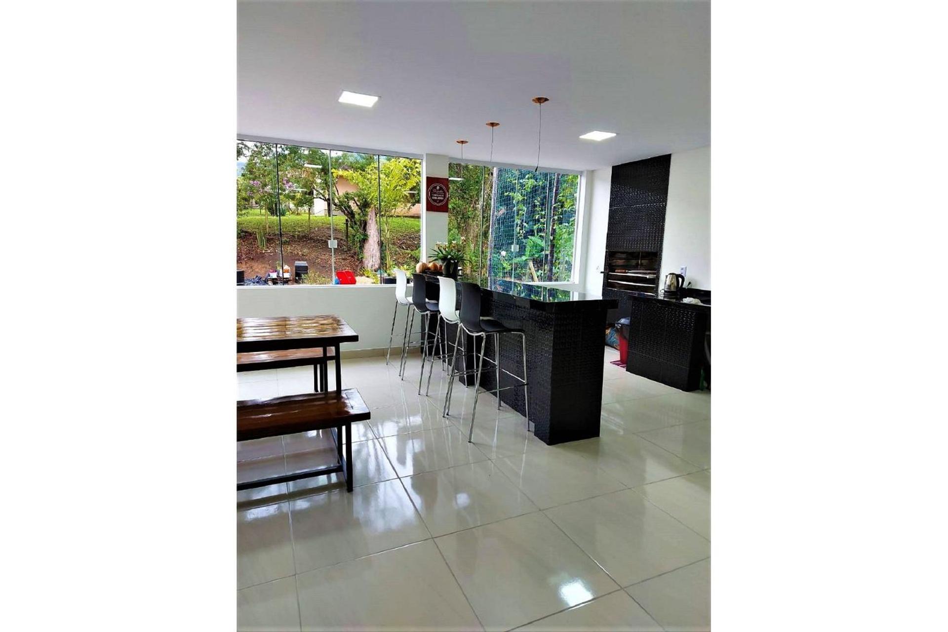 Casa com Piscina em Governador Celso Ramos/SC