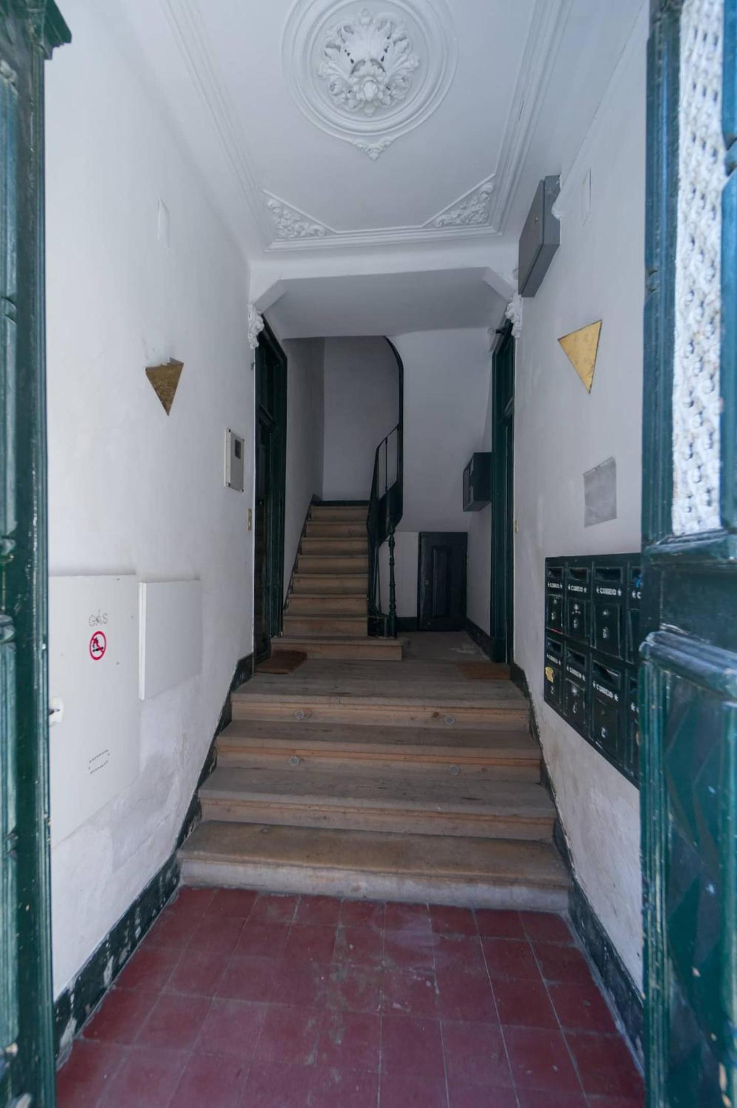Charming apartment in Lisbon Center- Checkinhome view 2