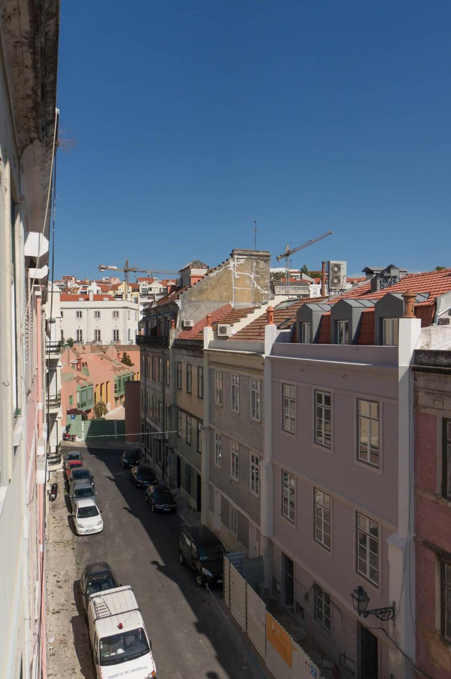 Charming apartment in Lisbon Center- Checkinhome view 3