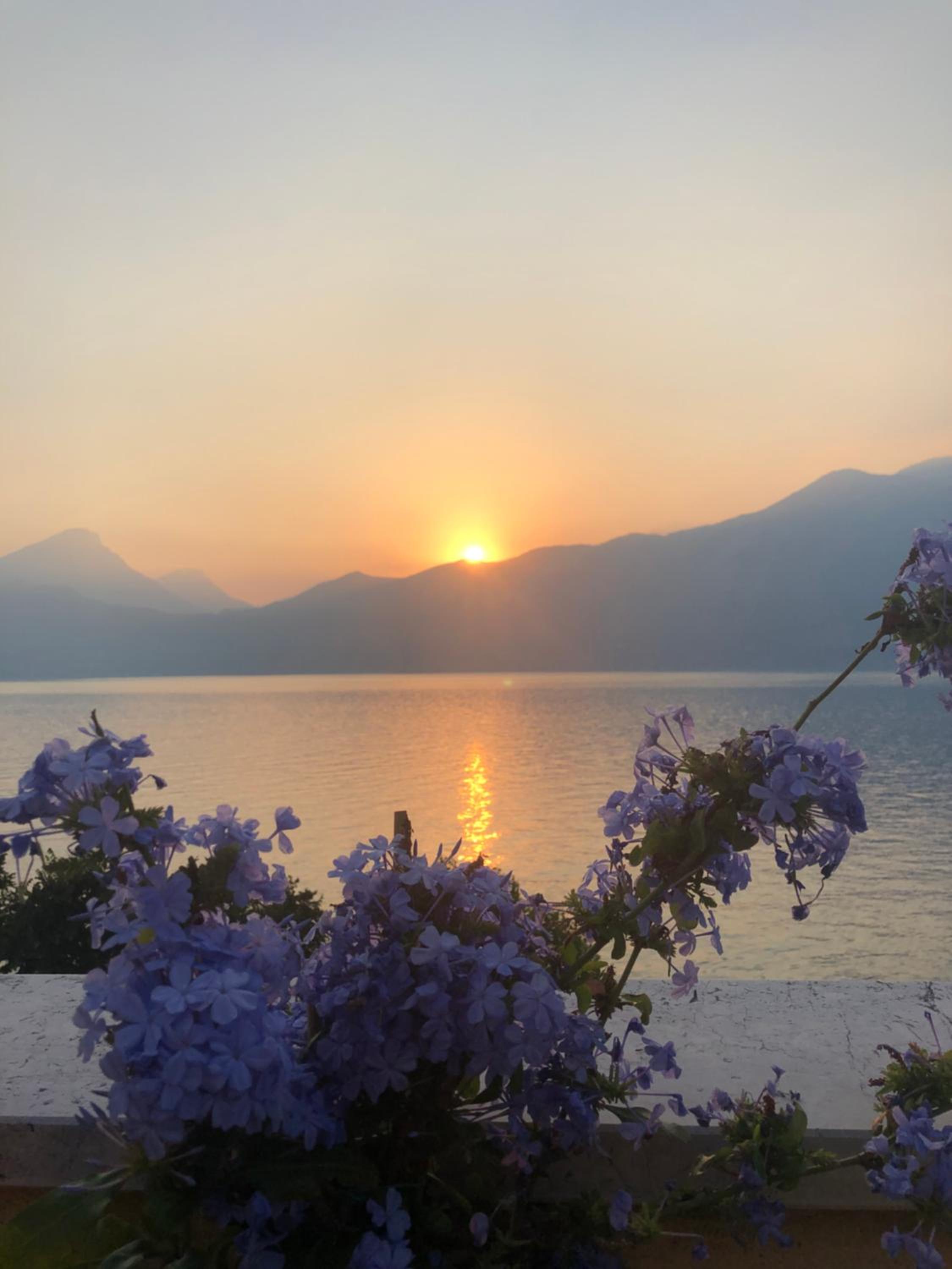 Appartamento moderno con ampia terrazza view 3
